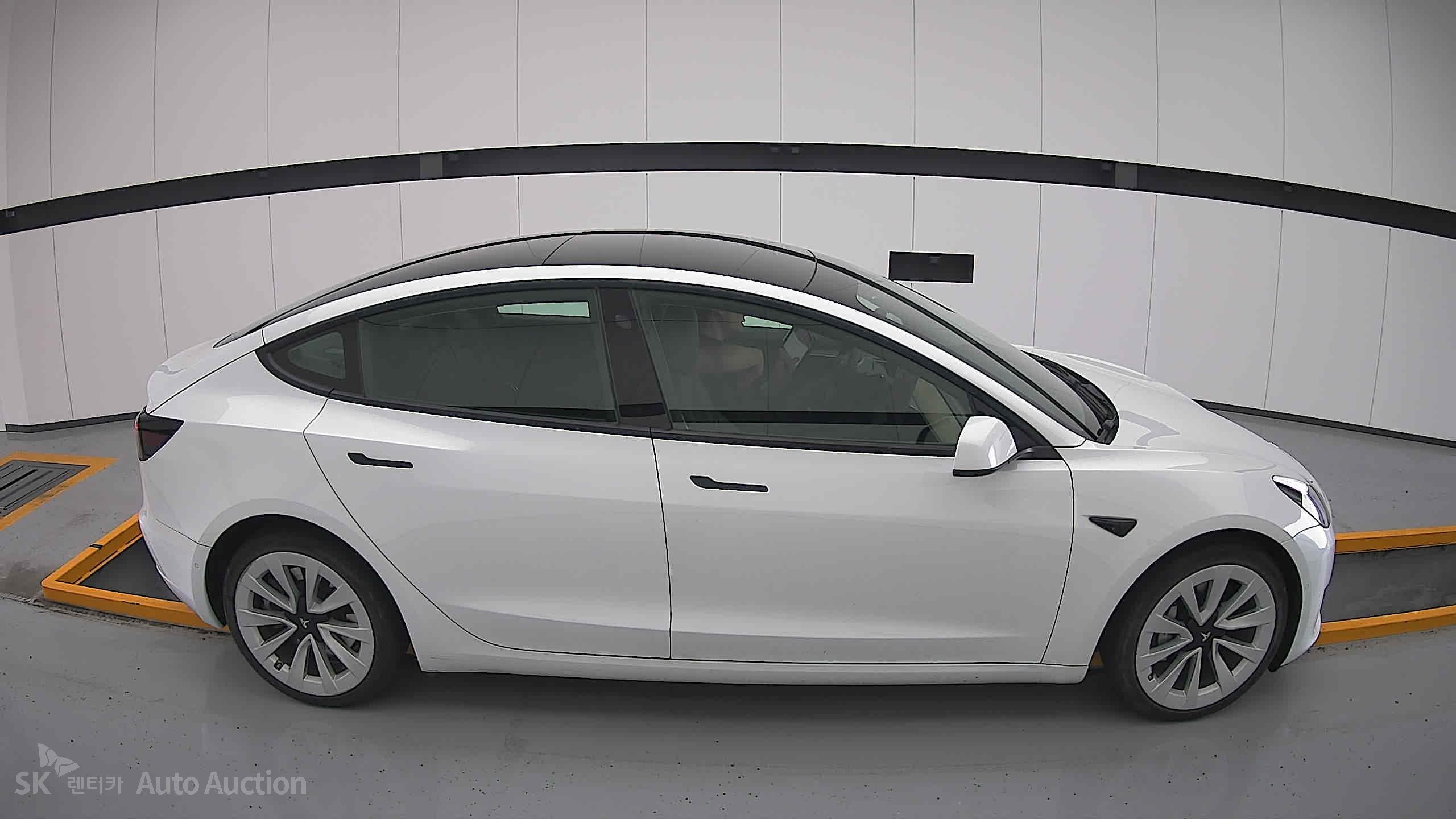 Tesla Model 3 2022 — صورة 19
