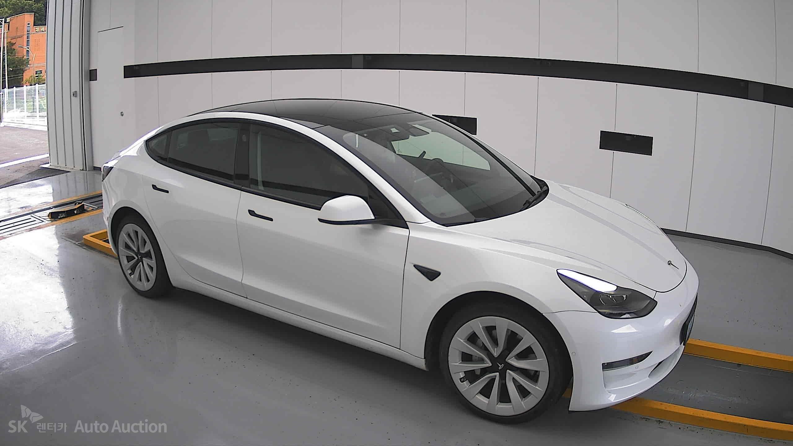Tesla Model 3 2022 — صورة 20