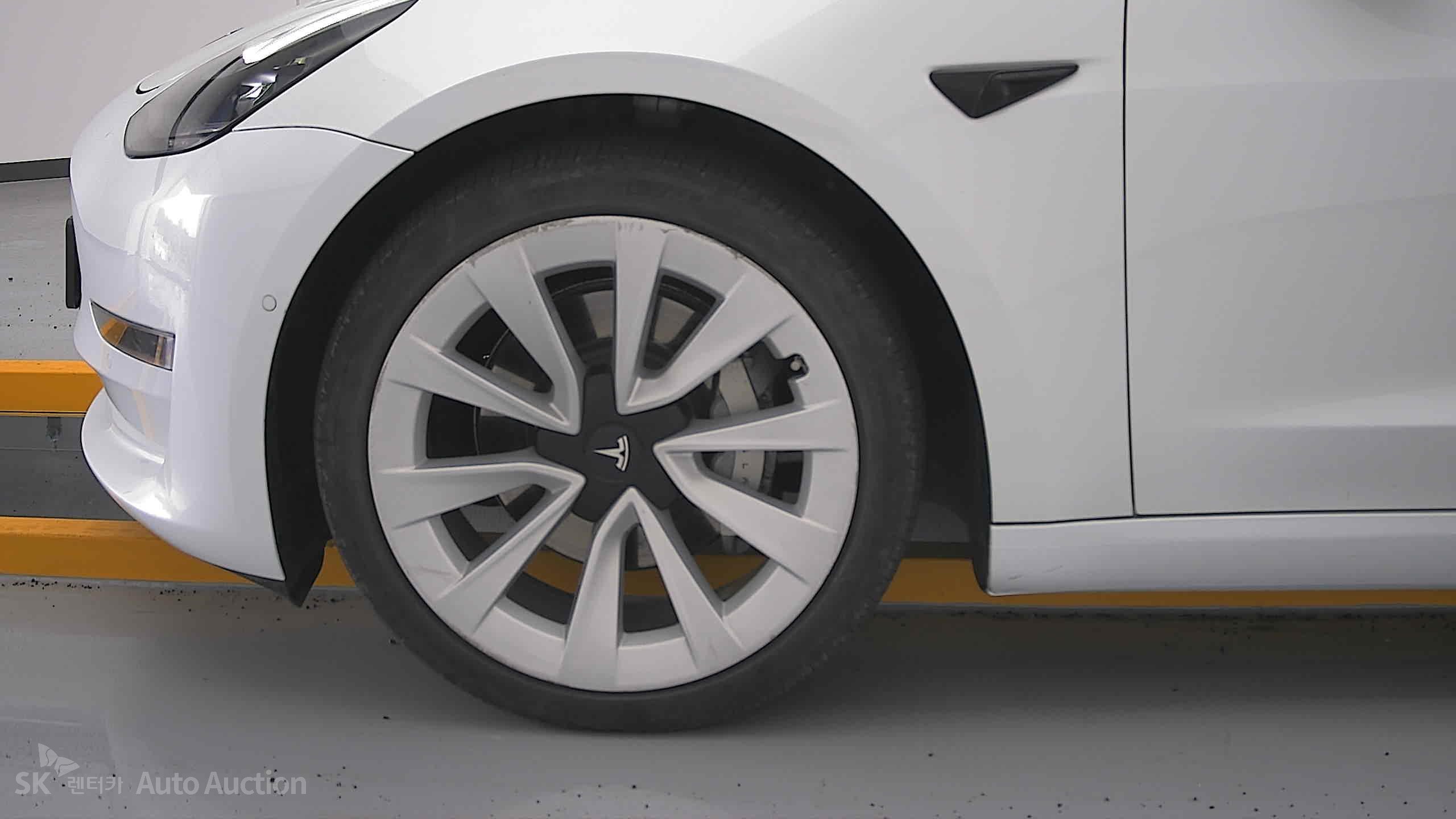 Tesla Model 3 2022 — صورة 25
