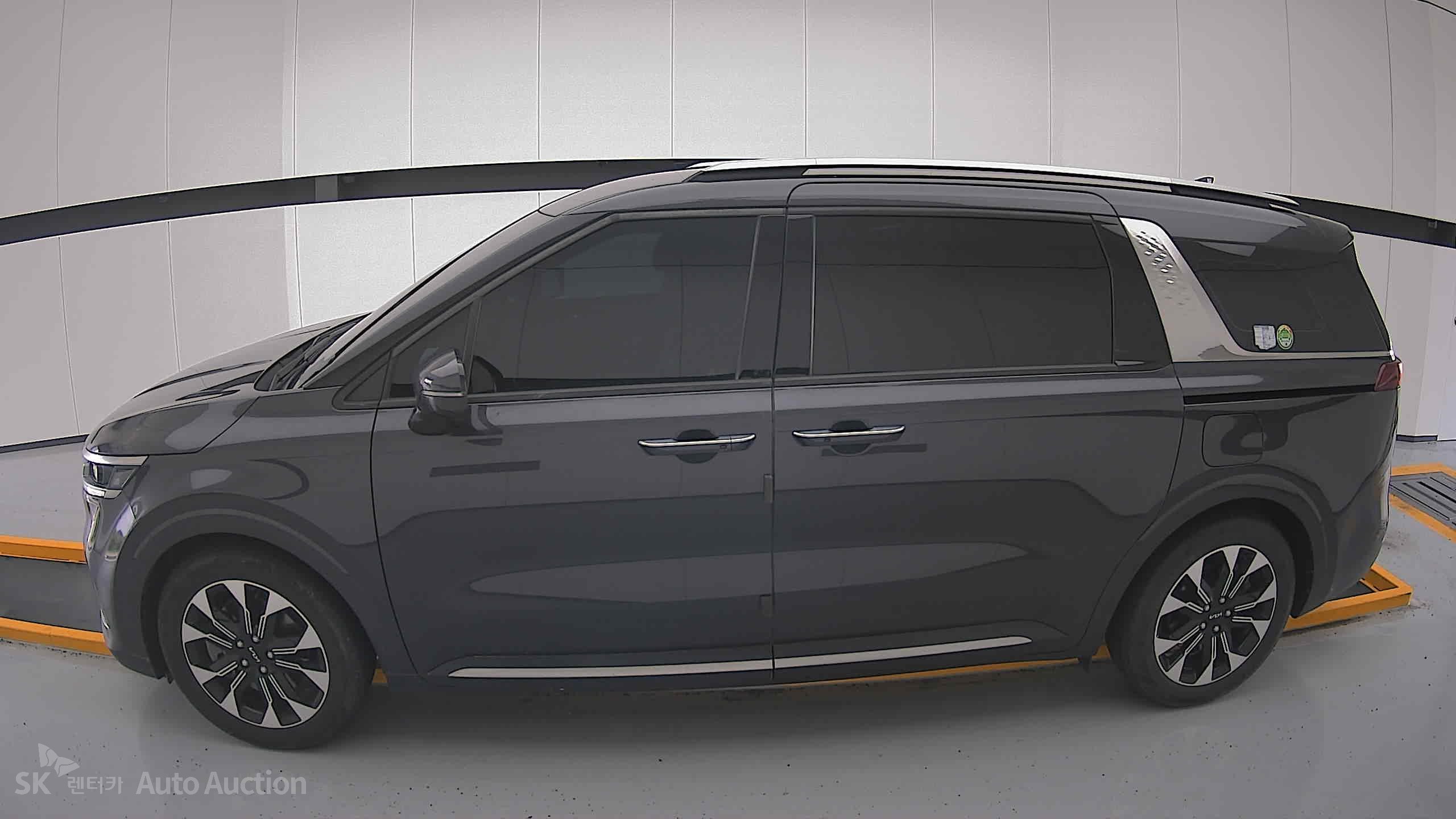 2023 - kia carnival