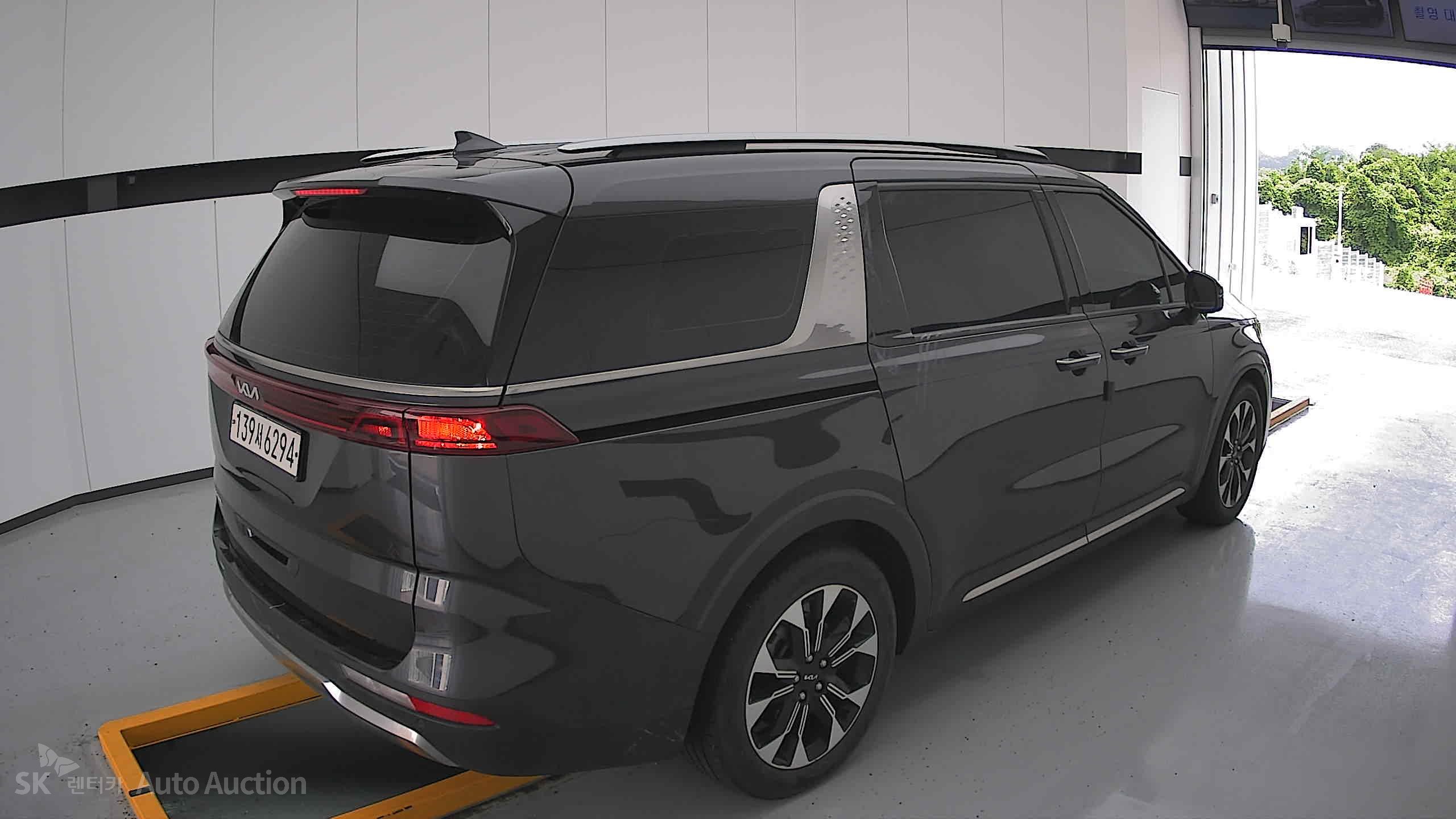 2023 - kia carnival