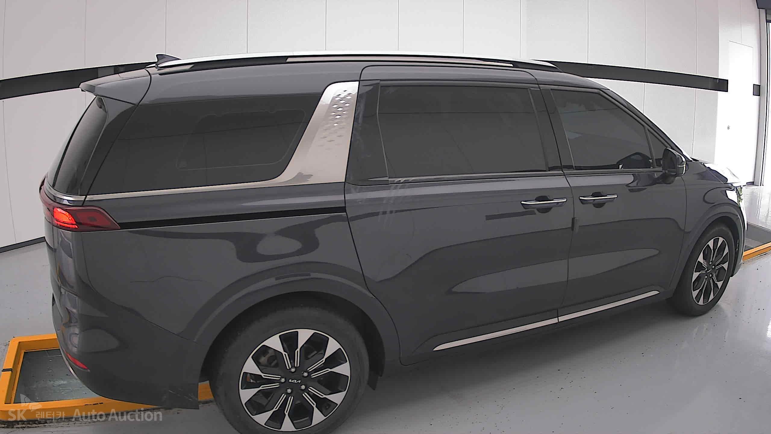 2023 - kia carnival