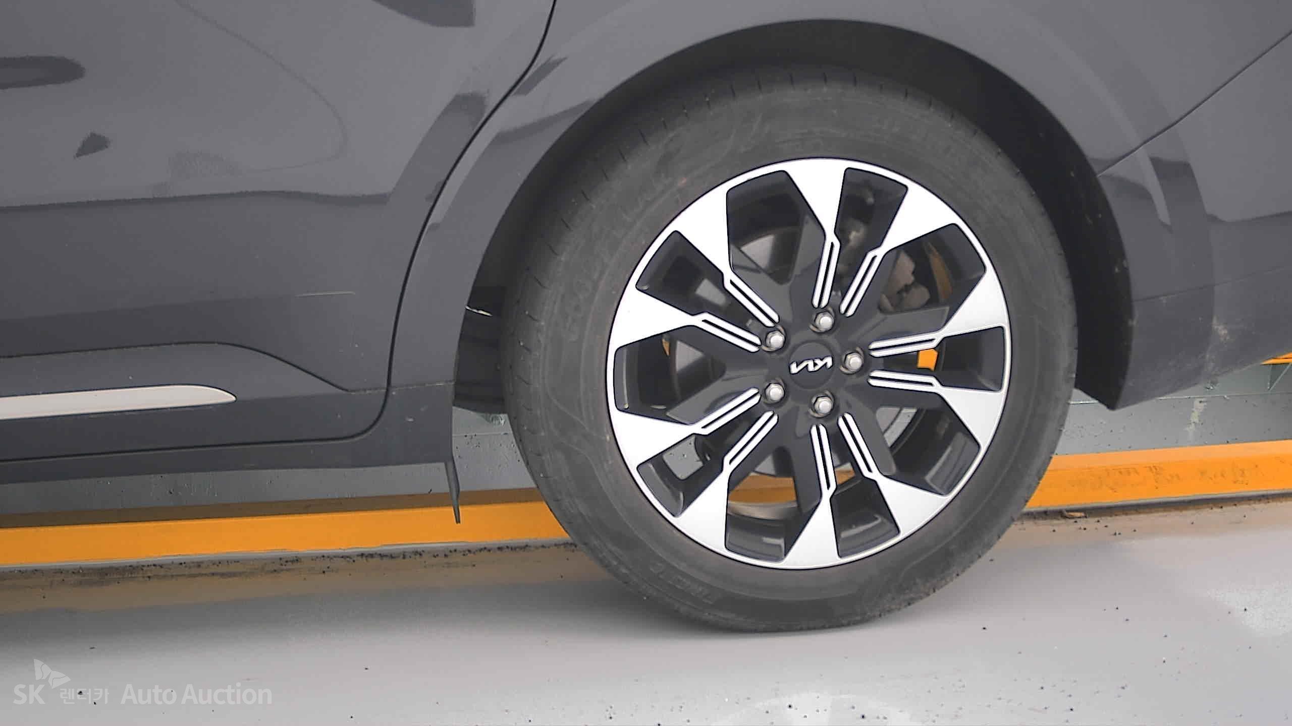 2023 - kia carnival