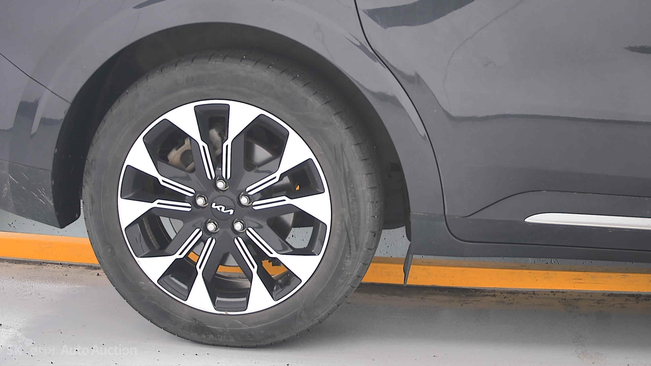 2023 - kia carnival