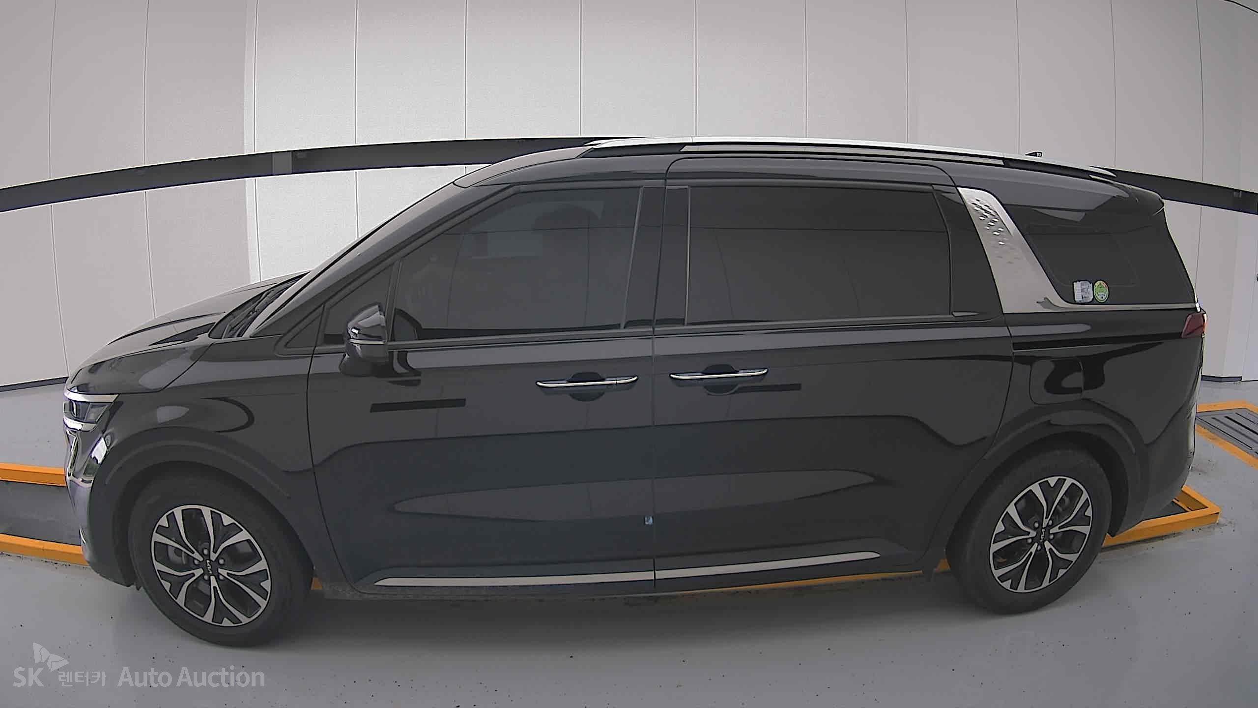 2023 - kia carnival