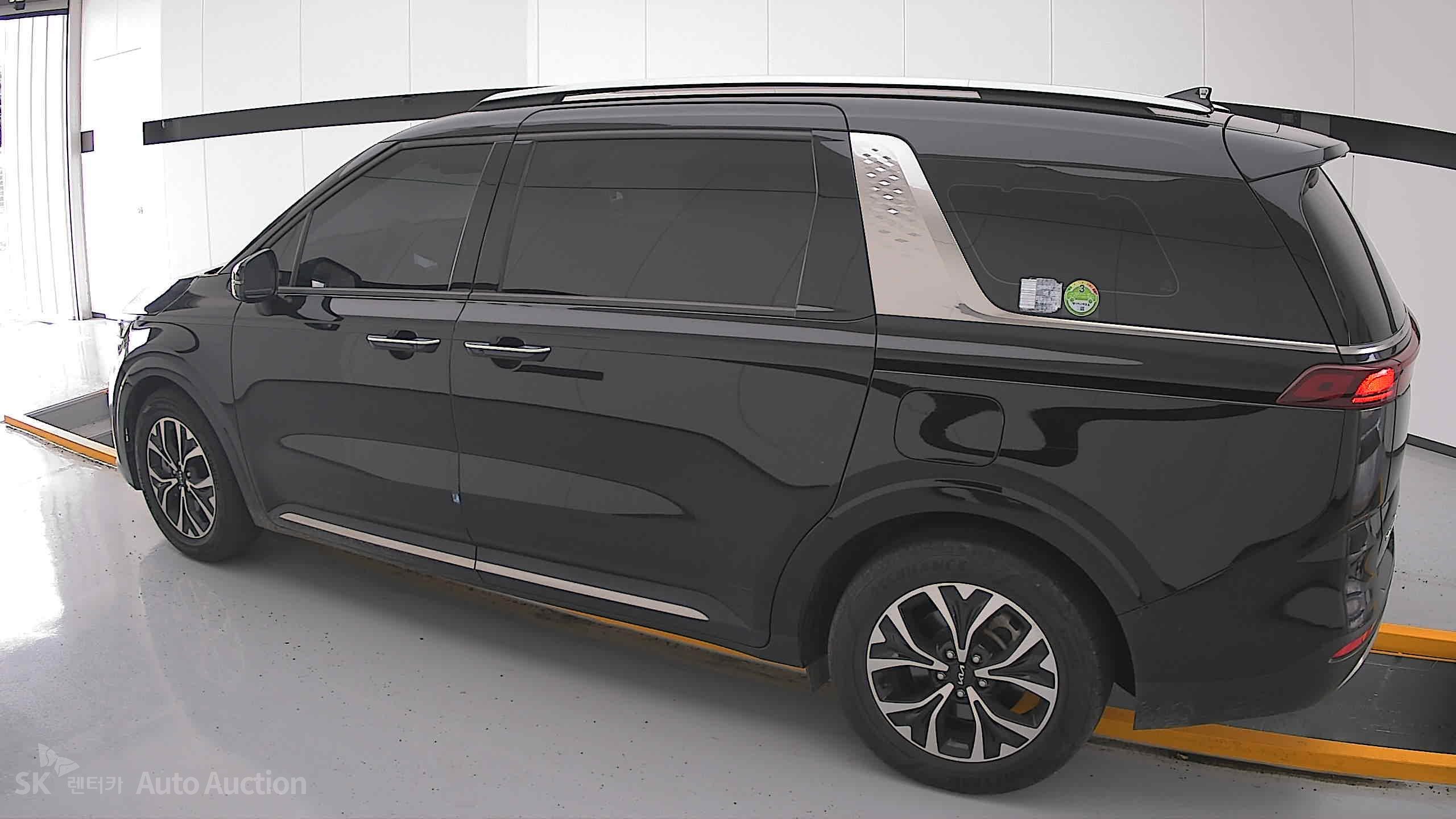 2023 - kia carnival