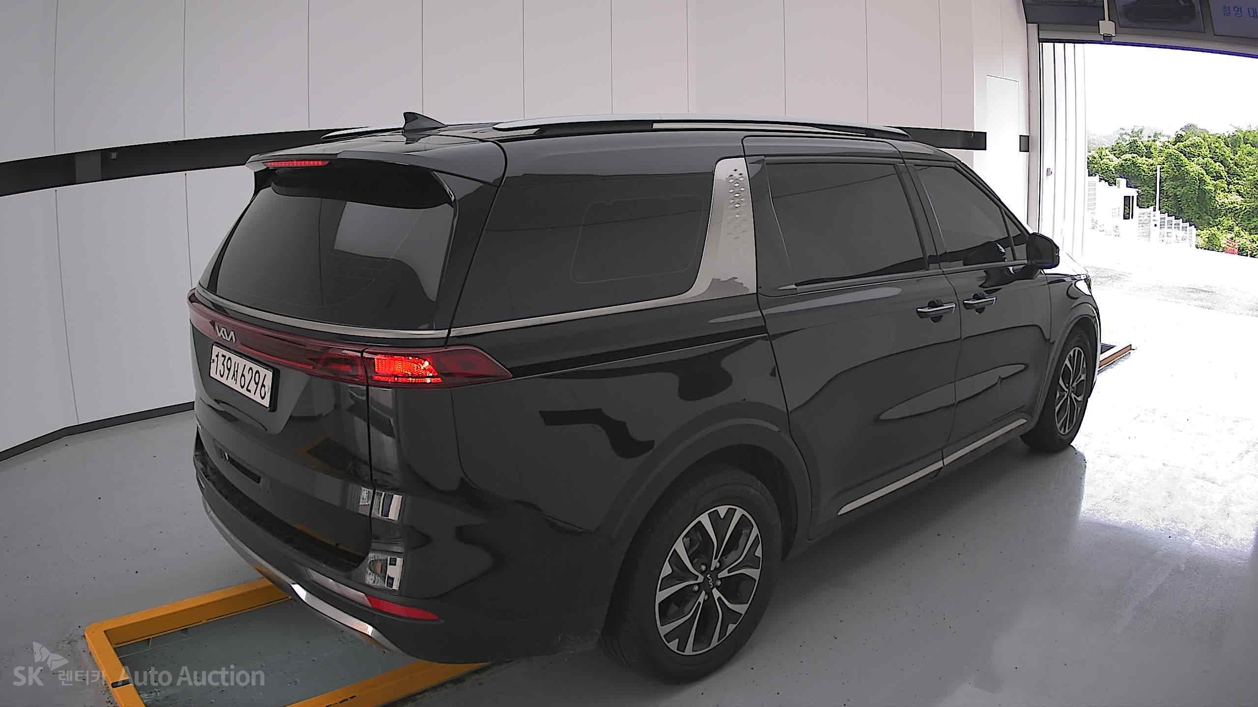 2023 - kia carnival