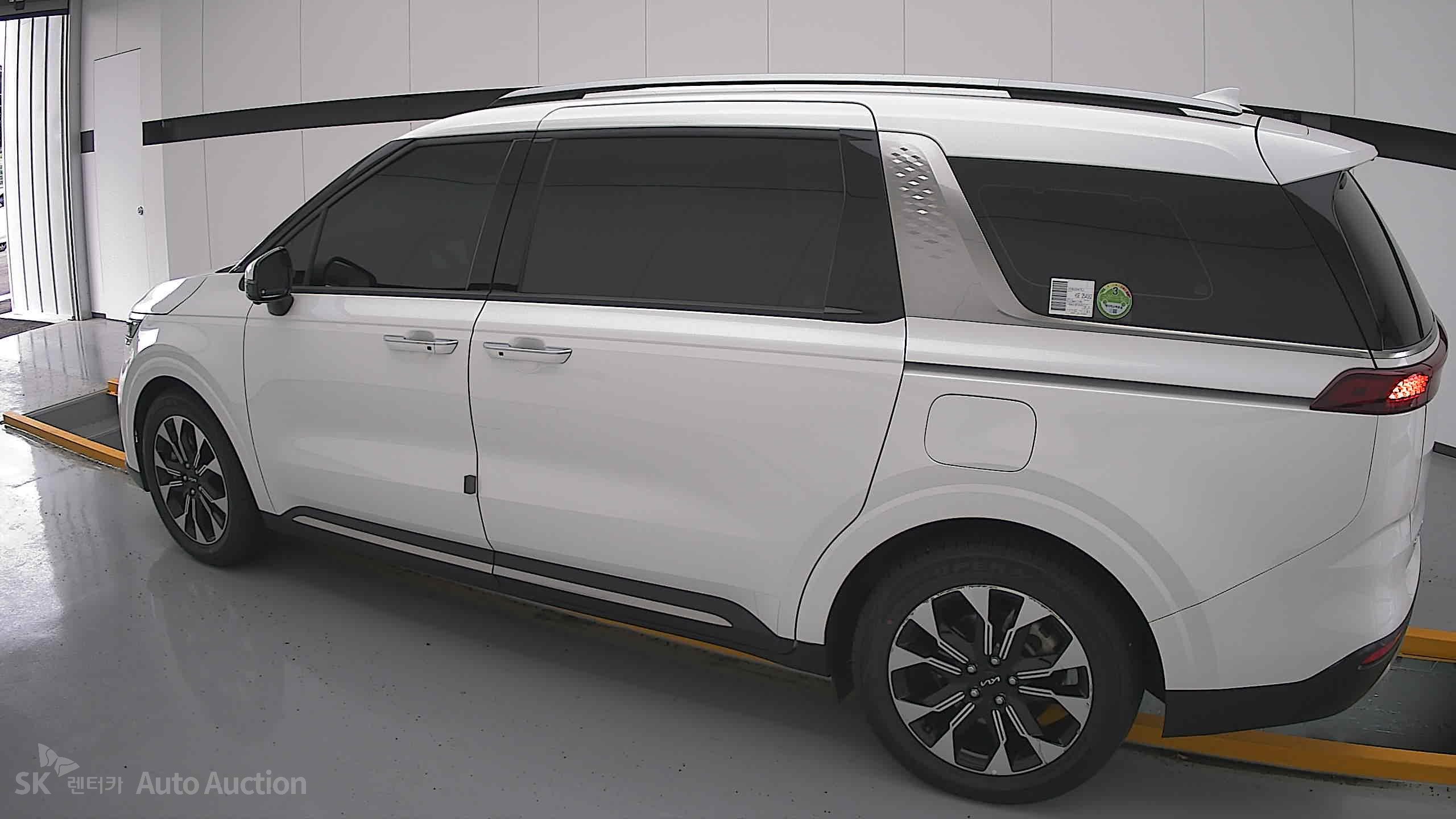 2023 - kia carnival