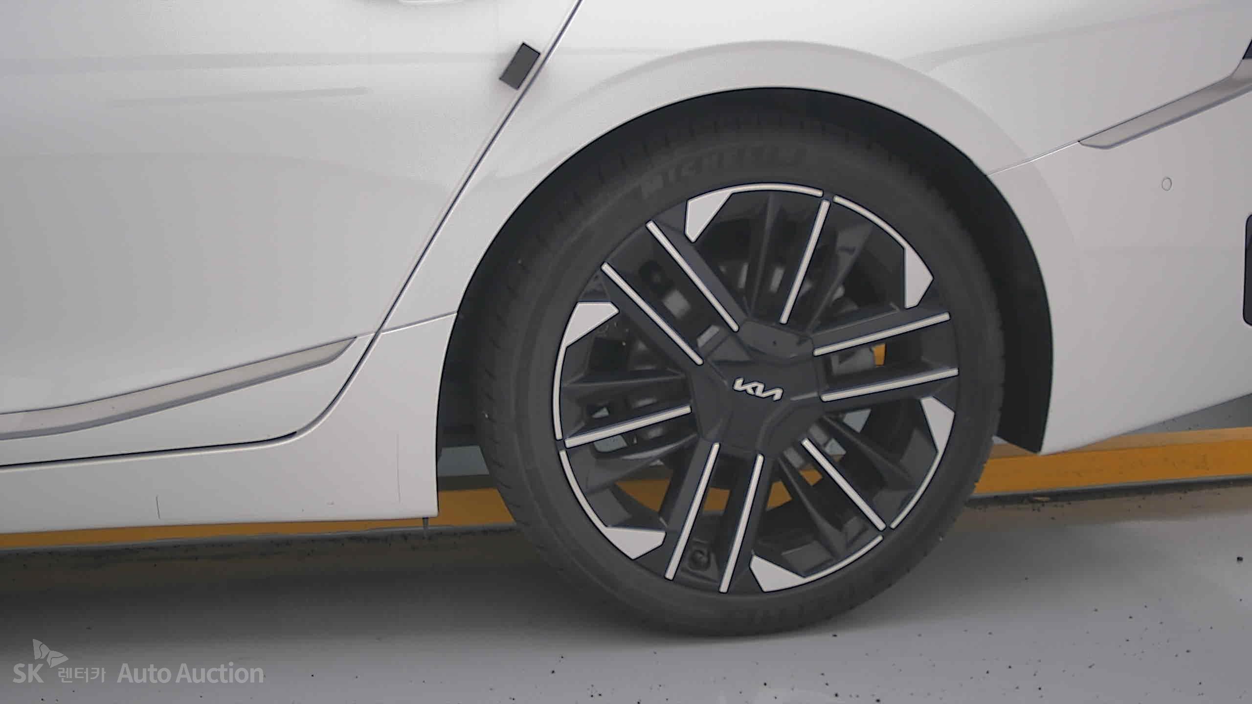 2025 - kia k8