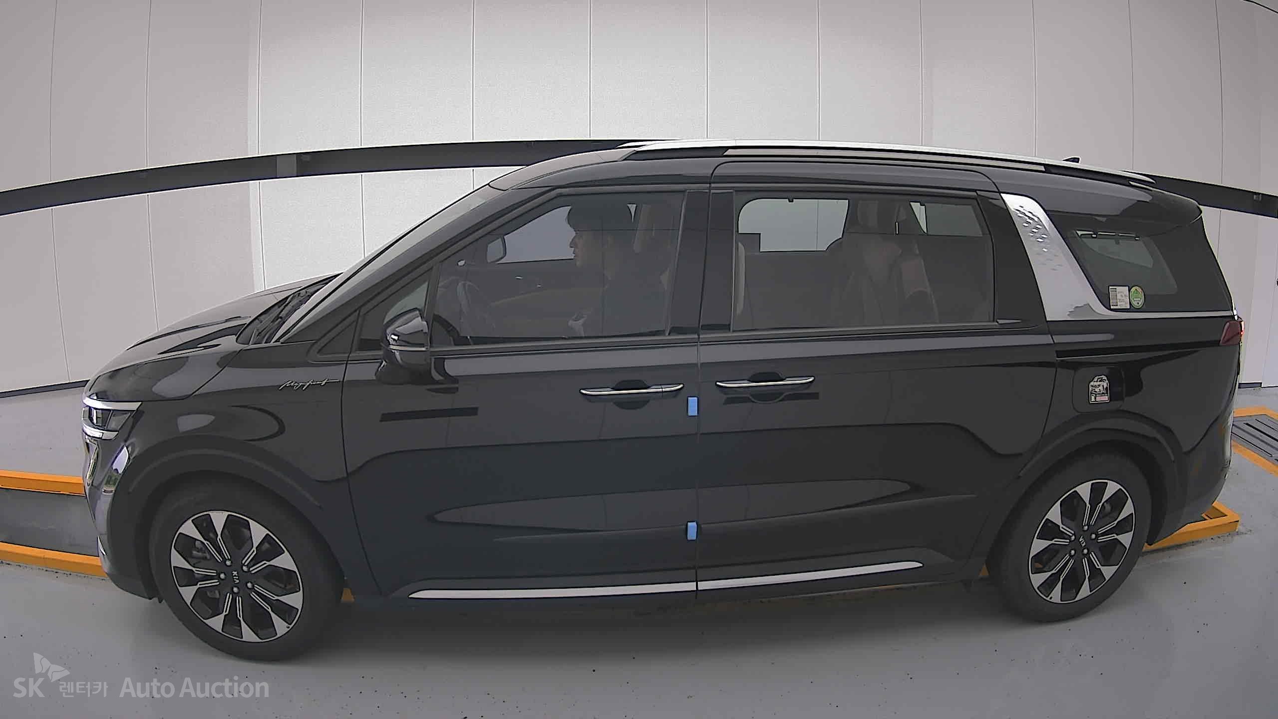 2021 - kia carnival