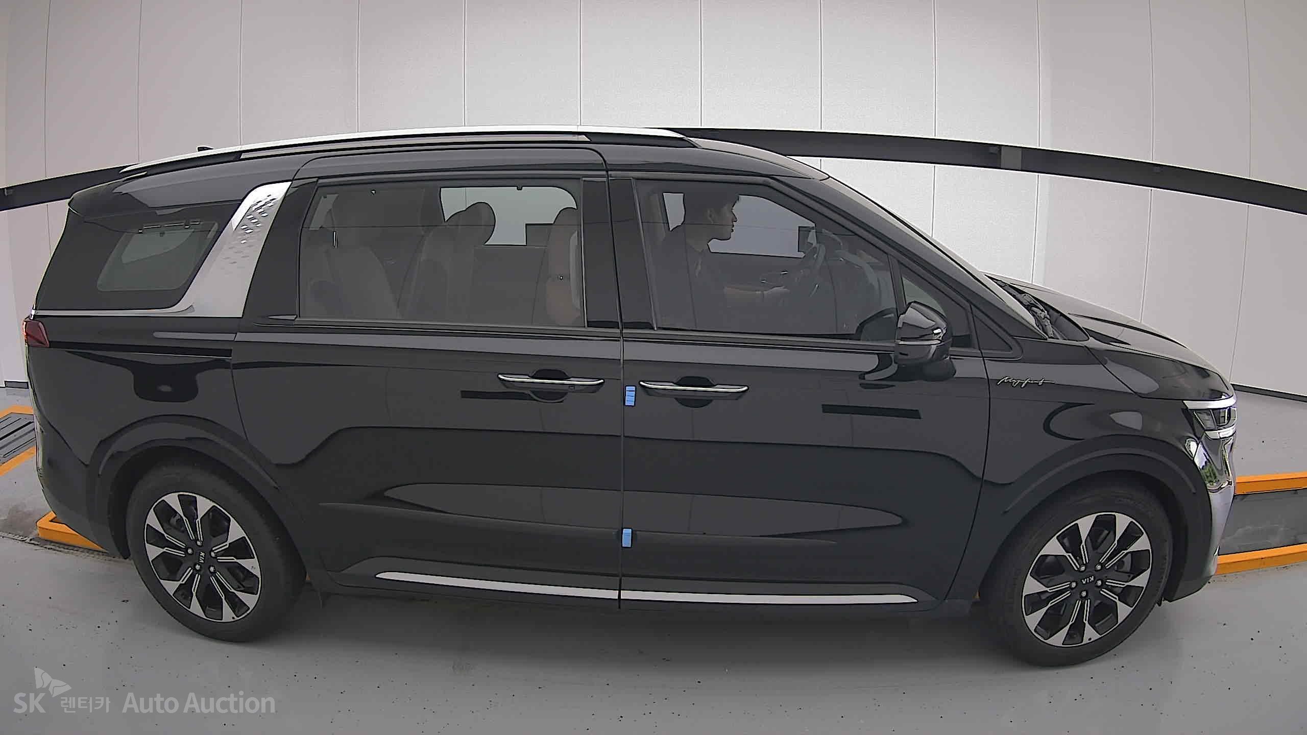 2021 - kia carnival