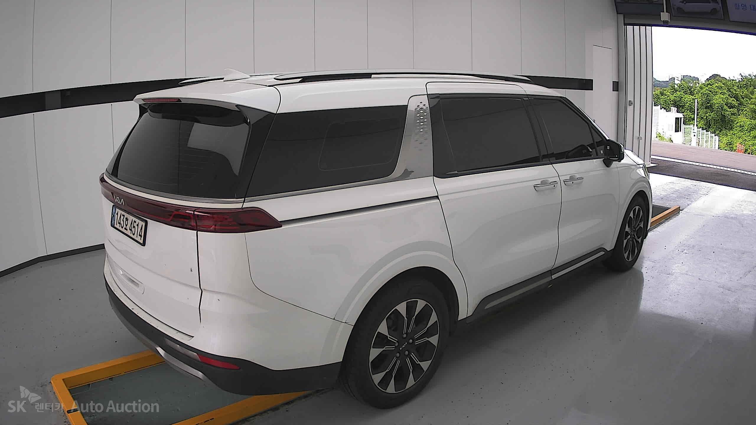 2023 - kia carnival