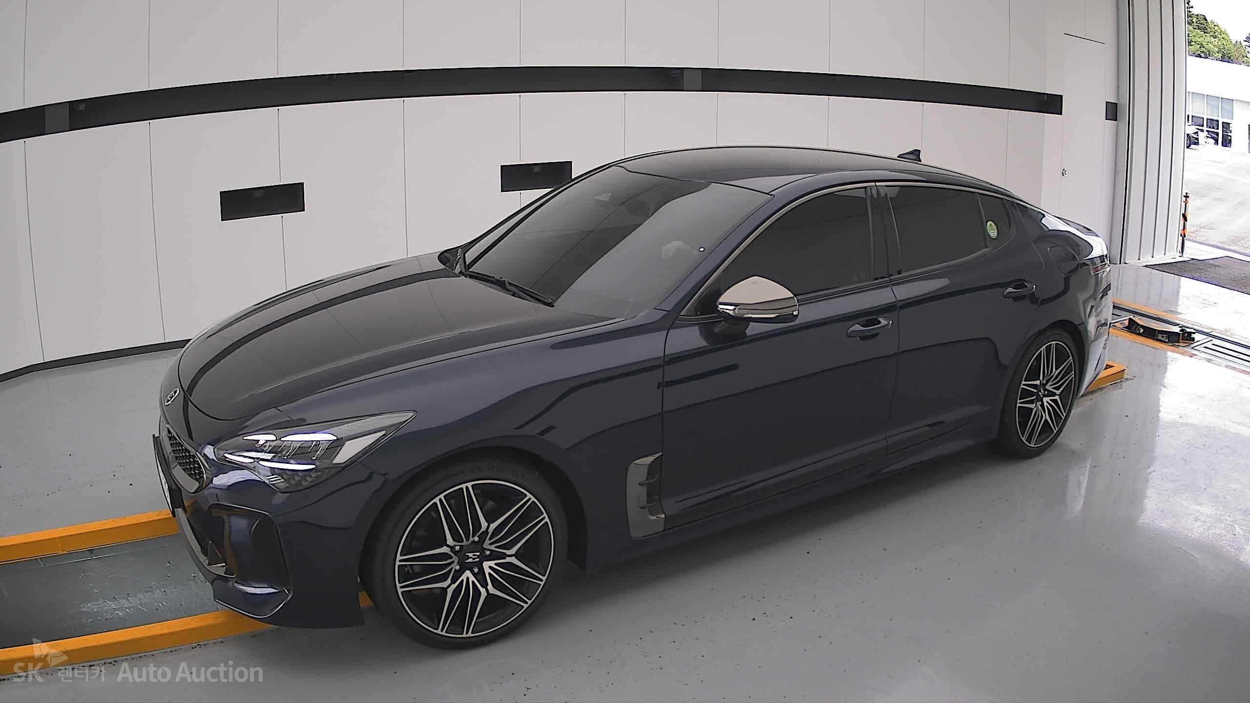 2021 - kia stinger