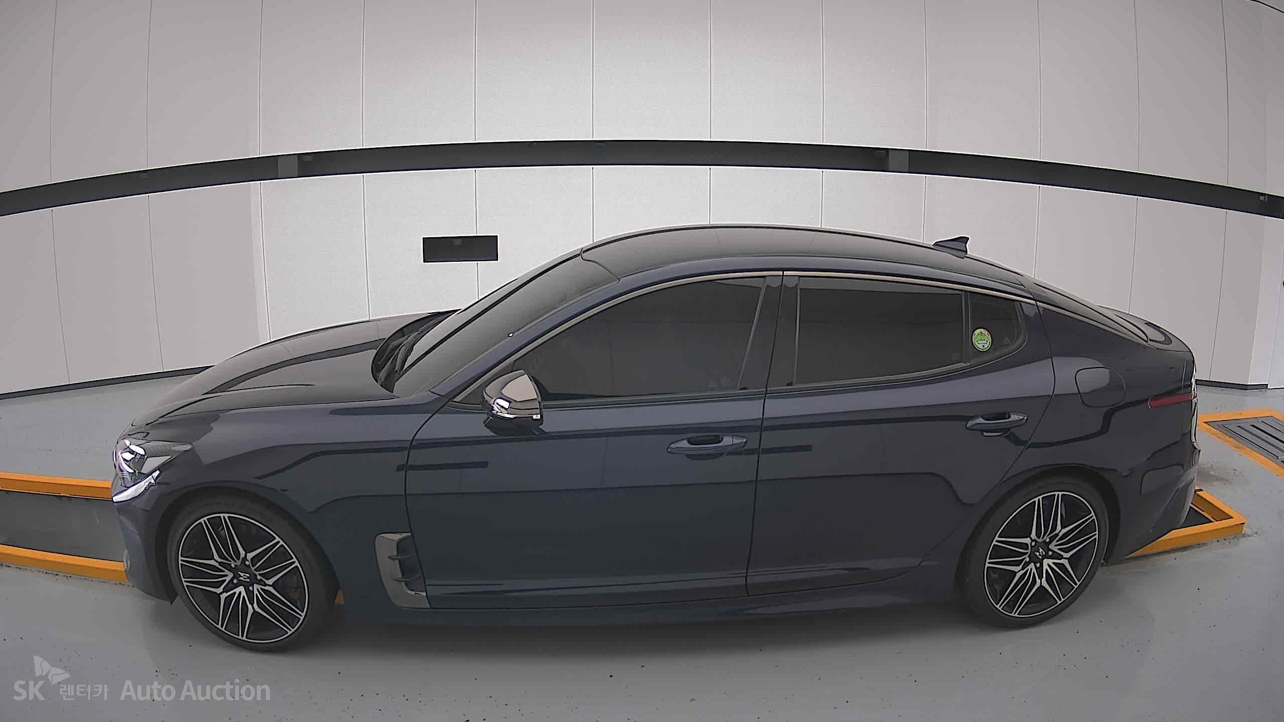 2021 - kia stinger