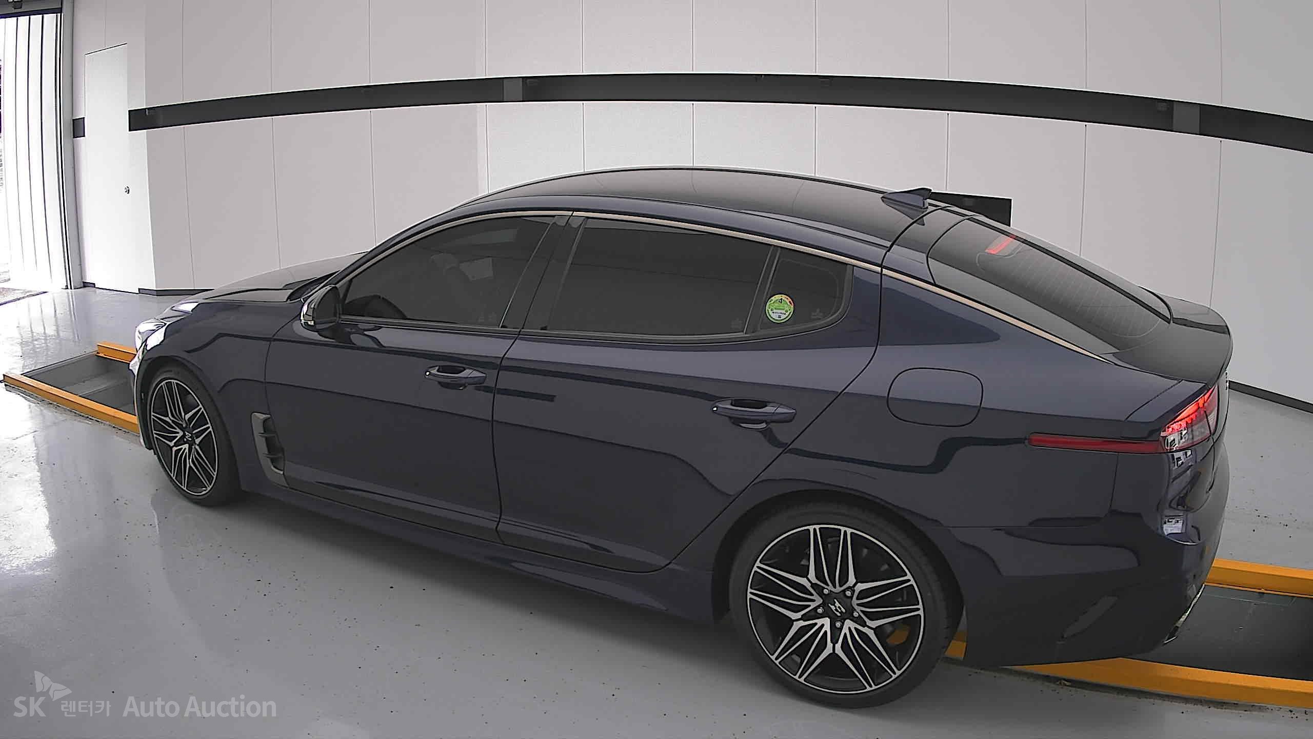 2021 - kia stinger