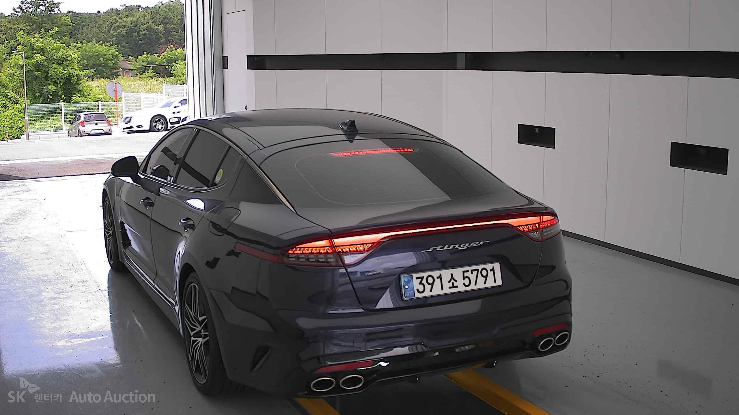 2021 - kia stinger