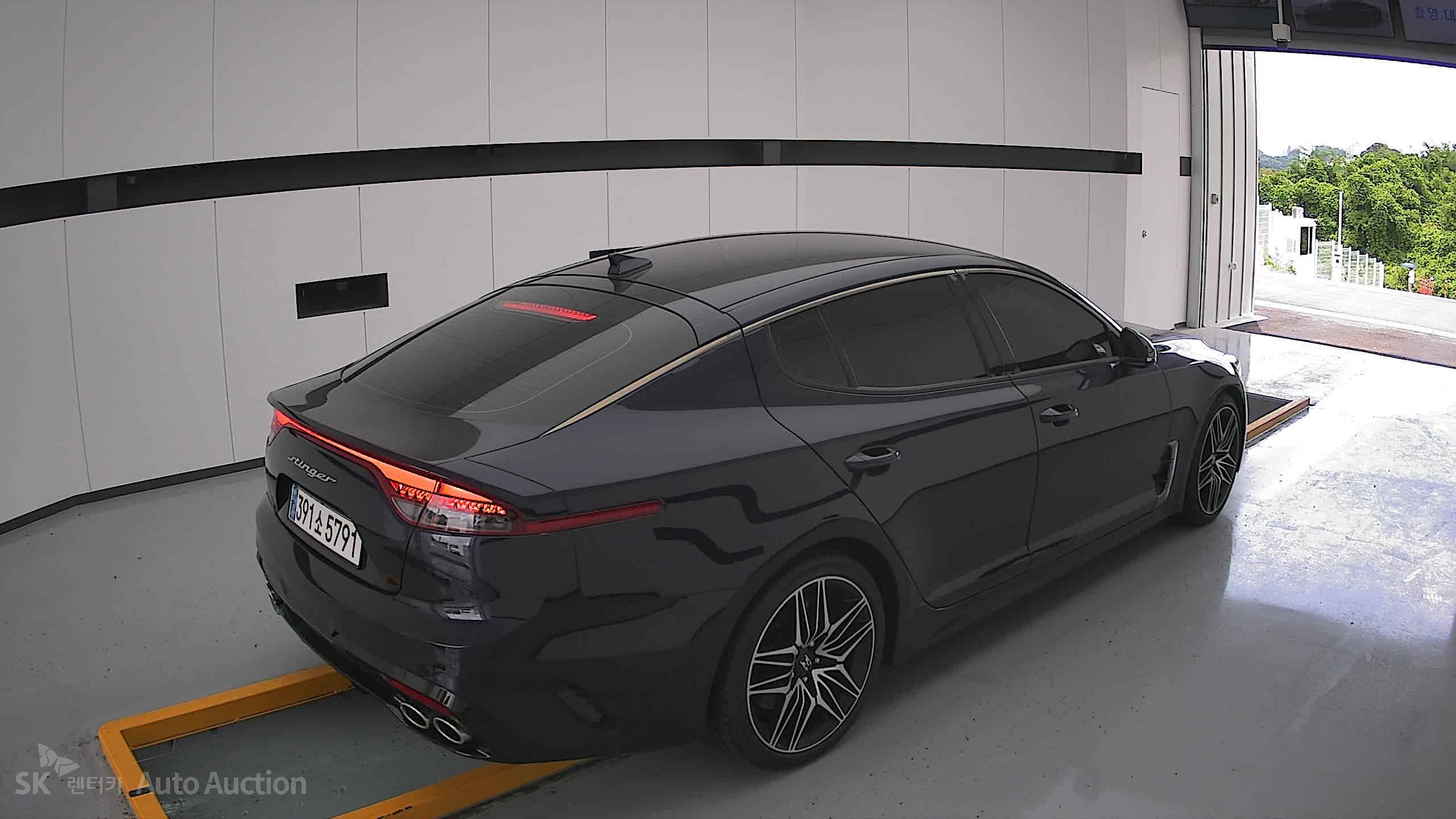 2021 - kia stinger