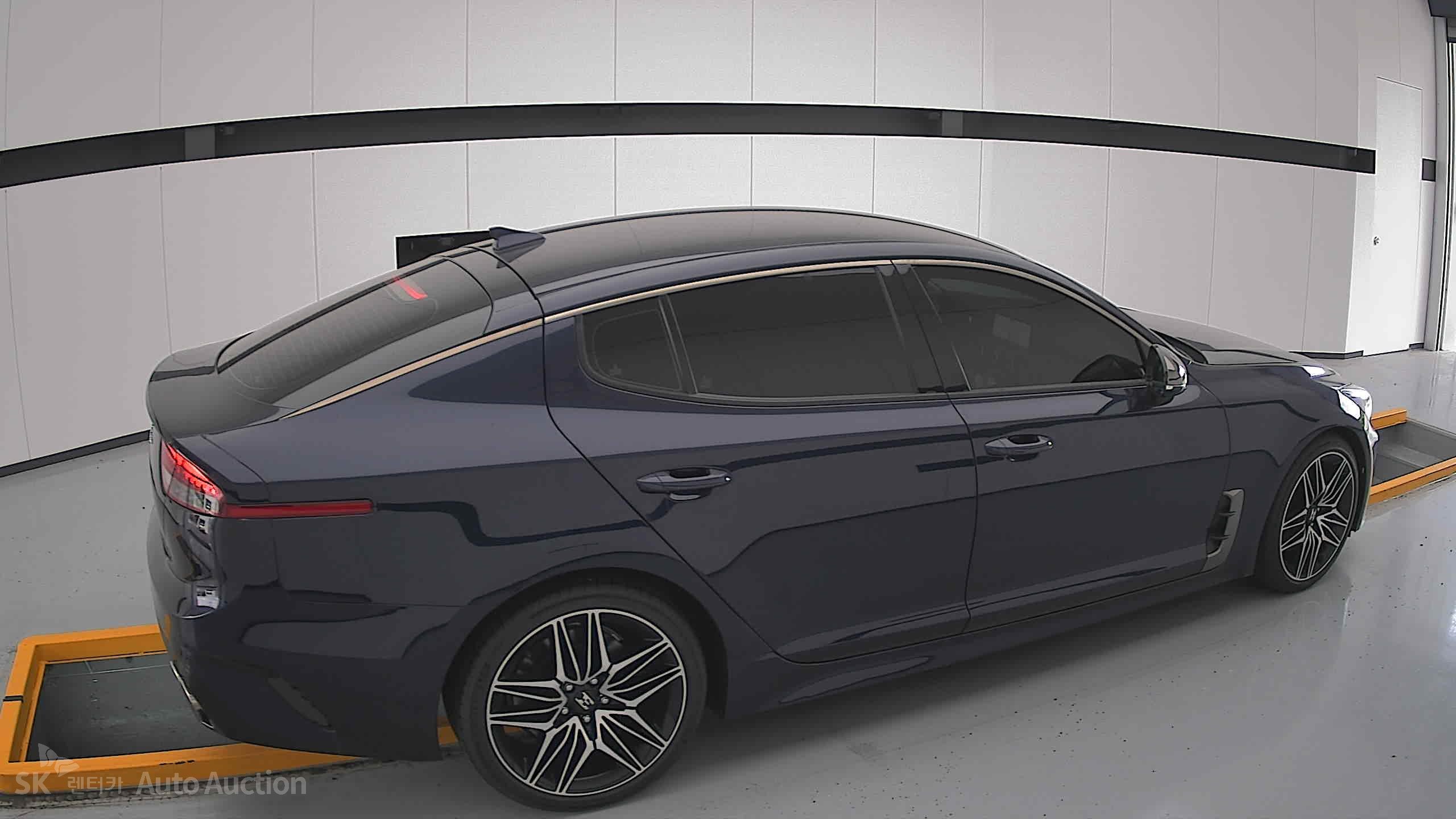 2021 - kia stinger
