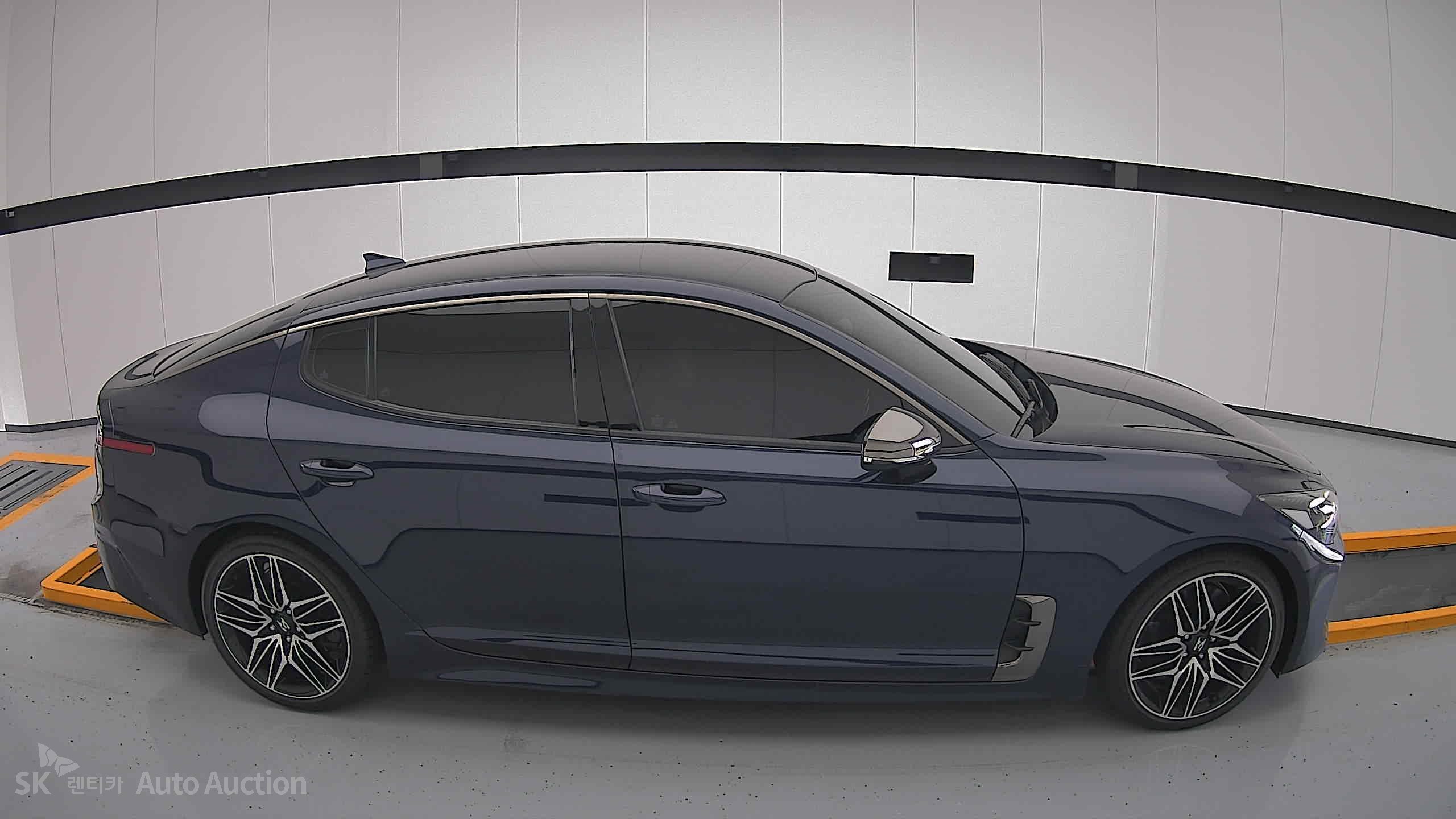 2021 - kia stinger
