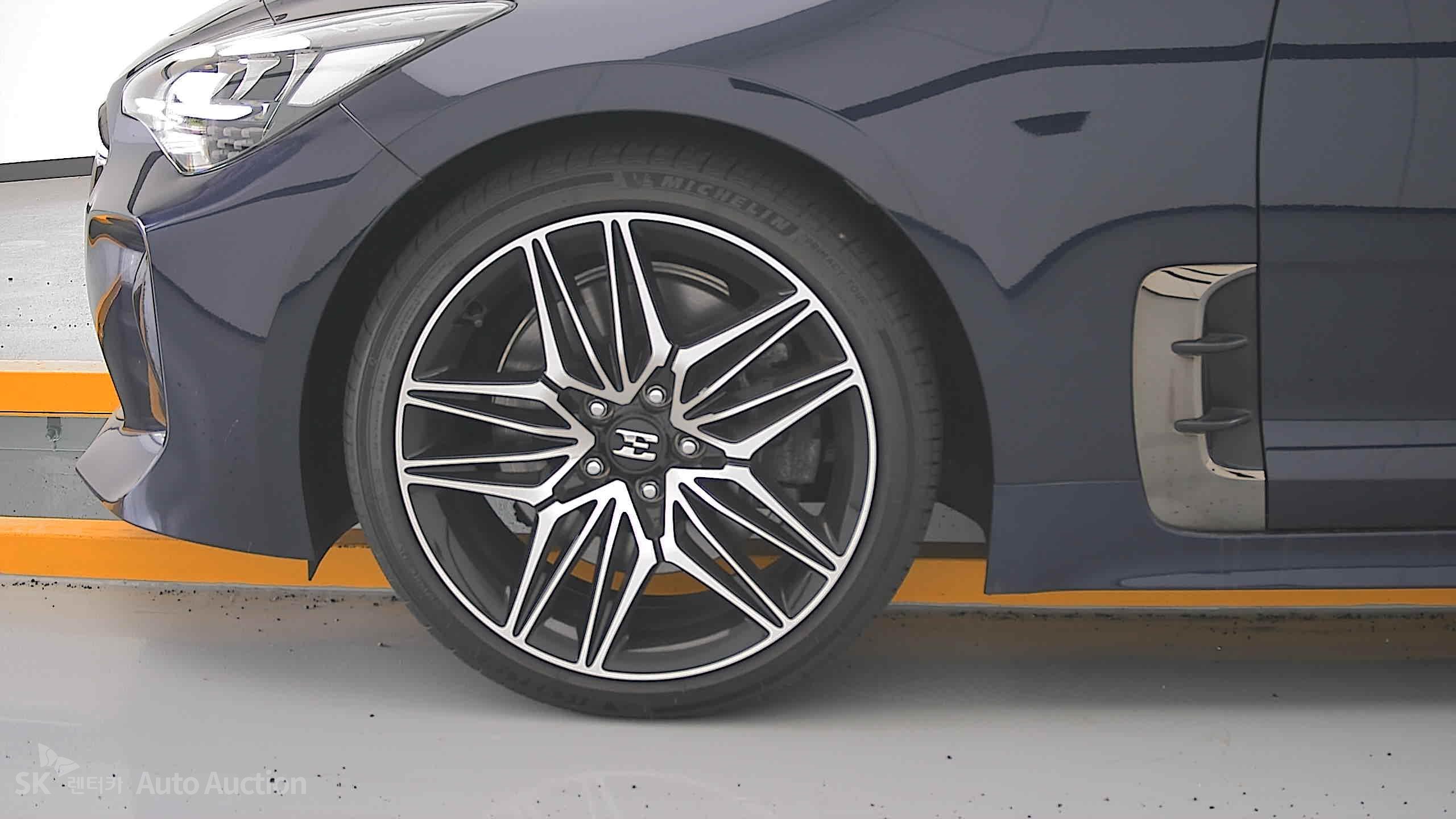 2021 - kia stinger