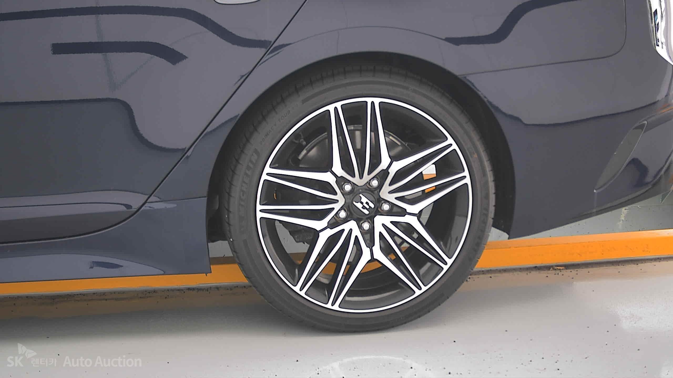 2021 - kia stinger