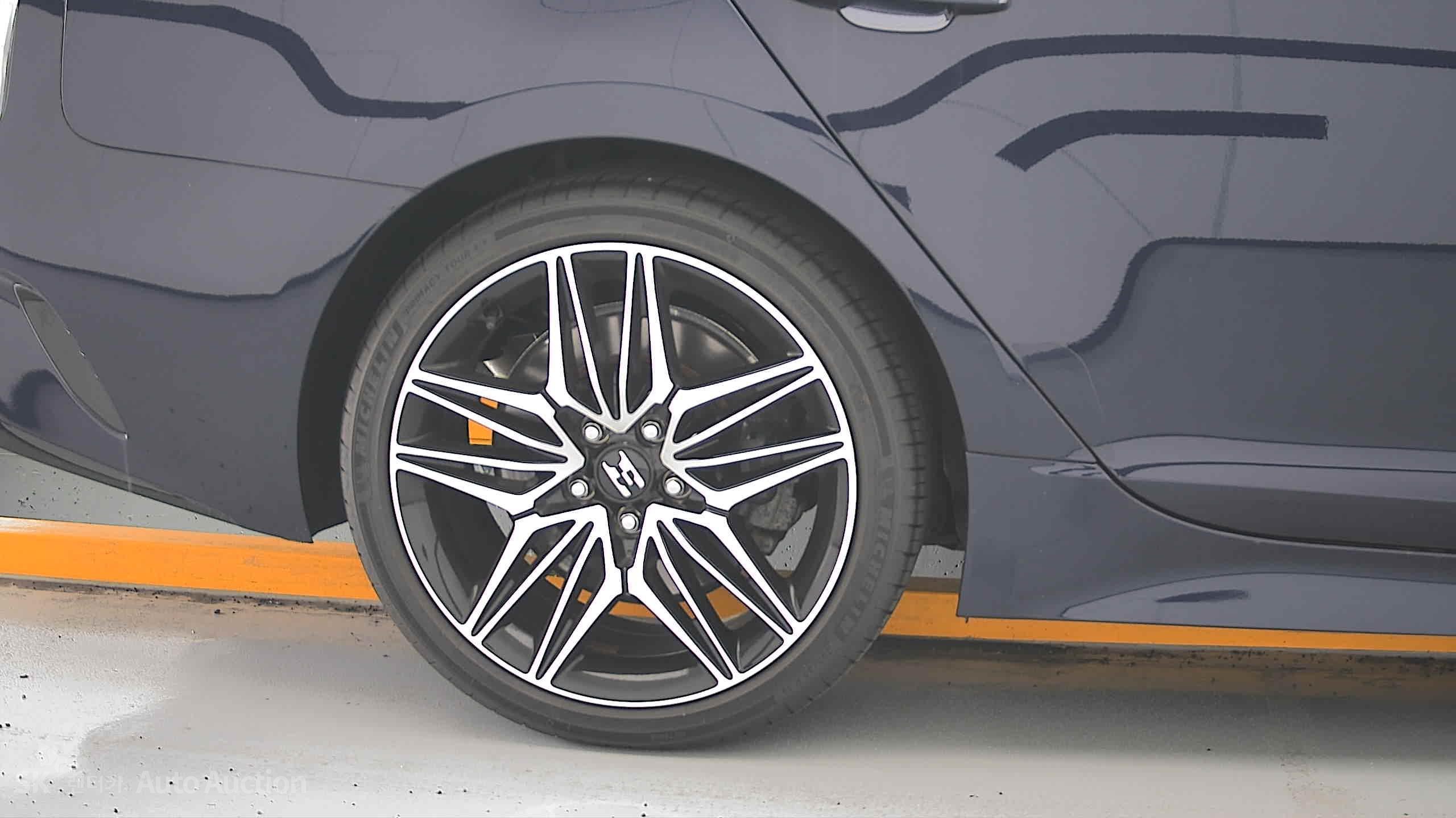 2021 - kia stinger