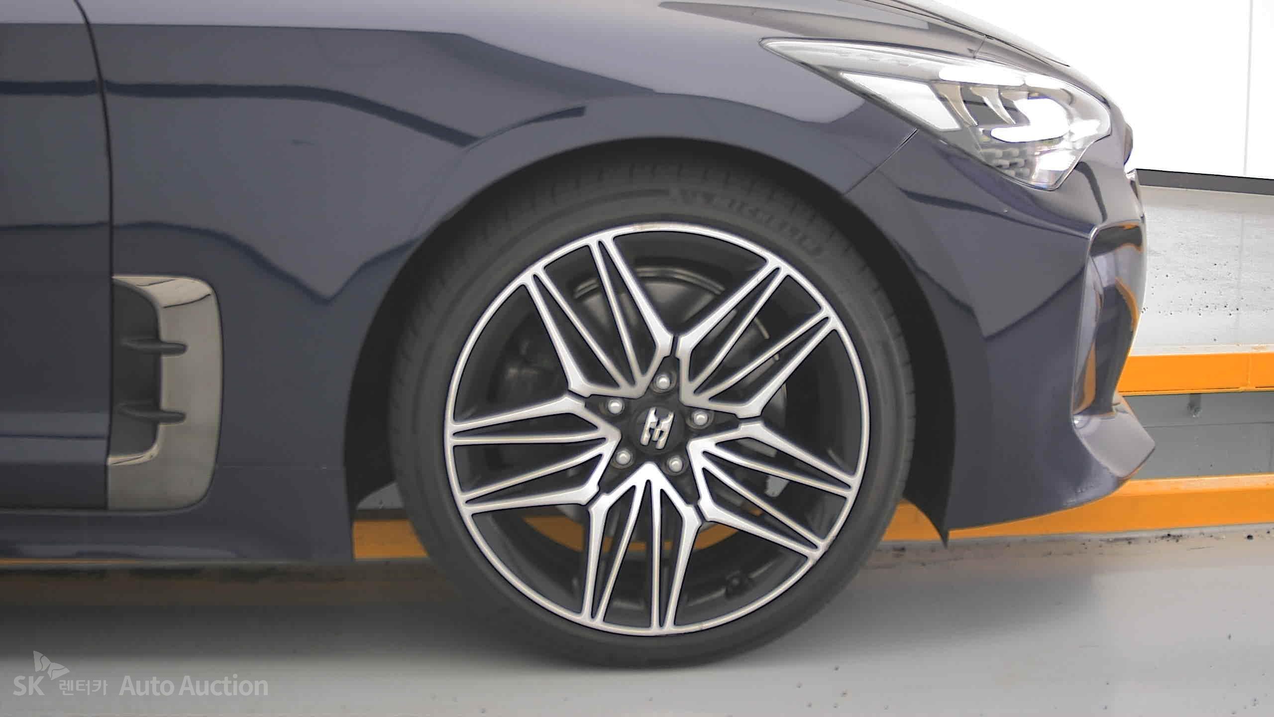 2021 - kia stinger