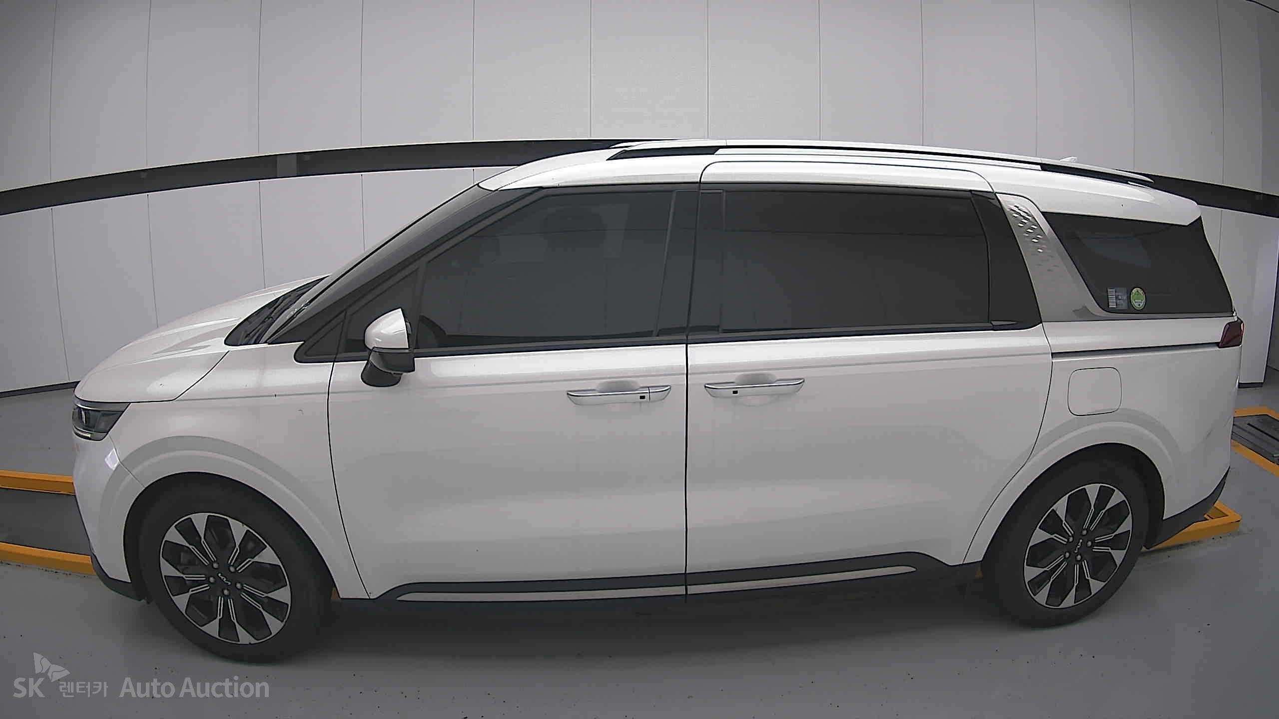 2023 - kia carnival
