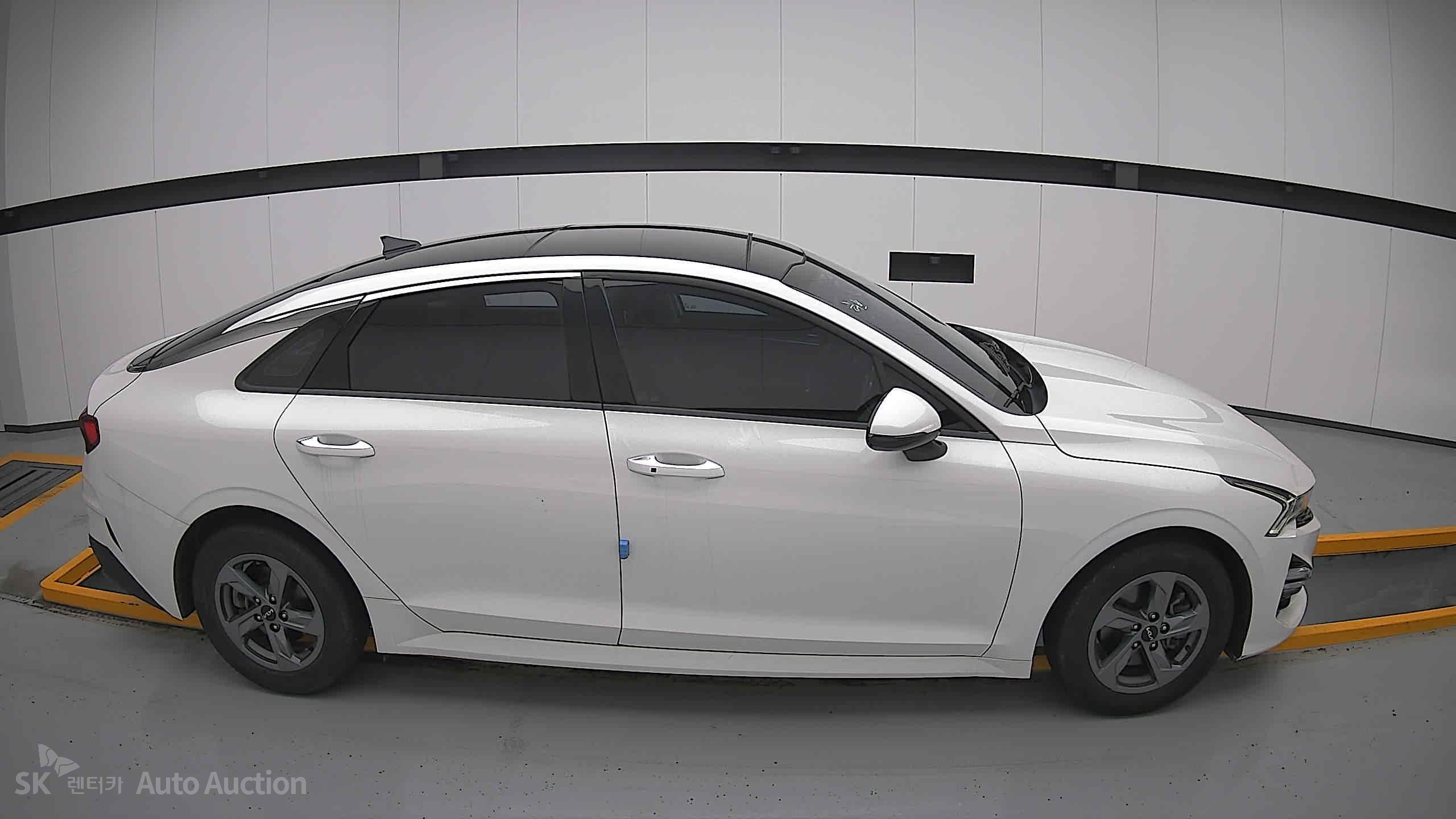 2022 - kia k5