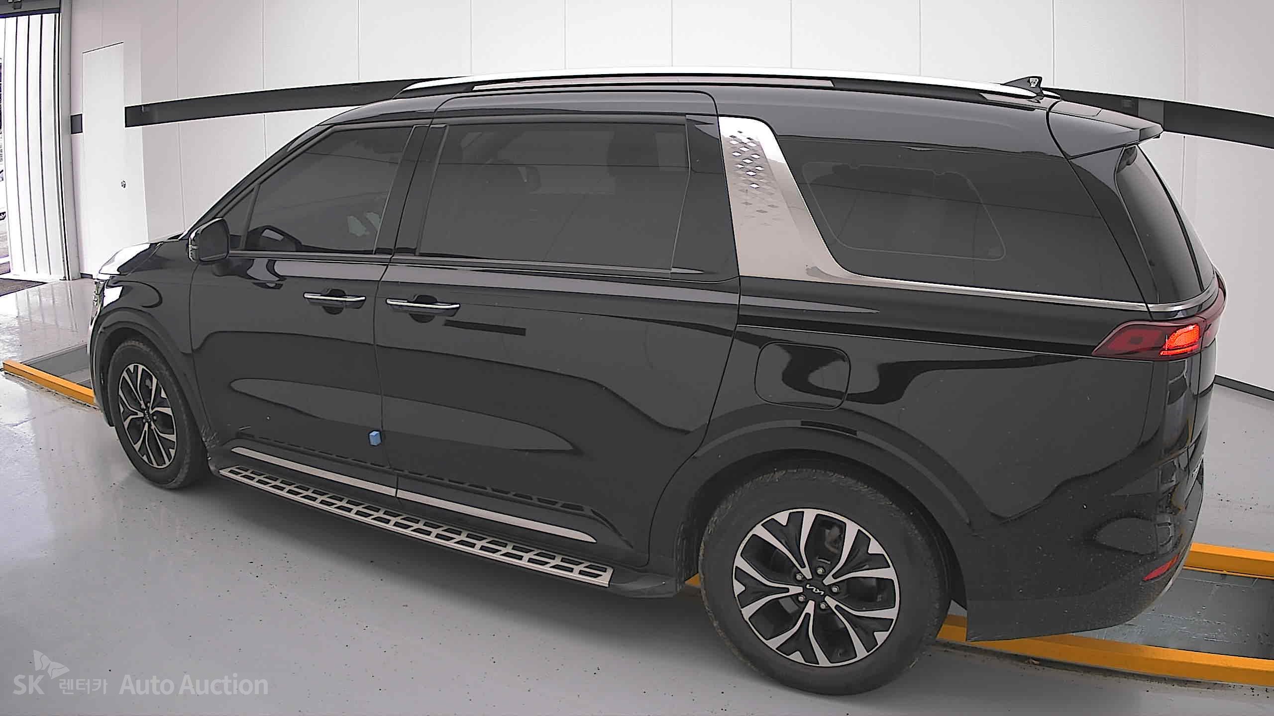 2023 - kia carnival