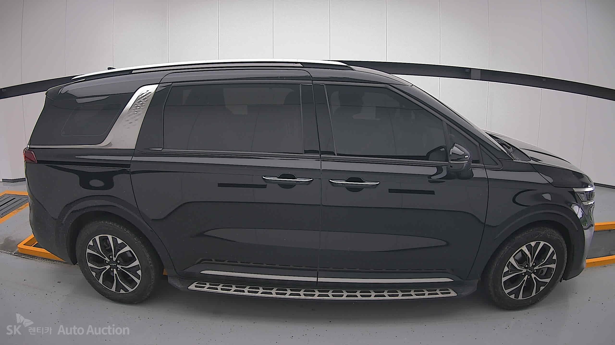 2023 - kia carnival