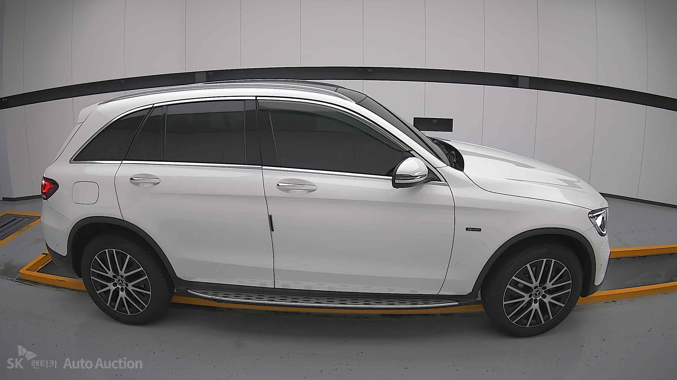 Mercedes-Benz Glc 300E 2021 — صورة 19