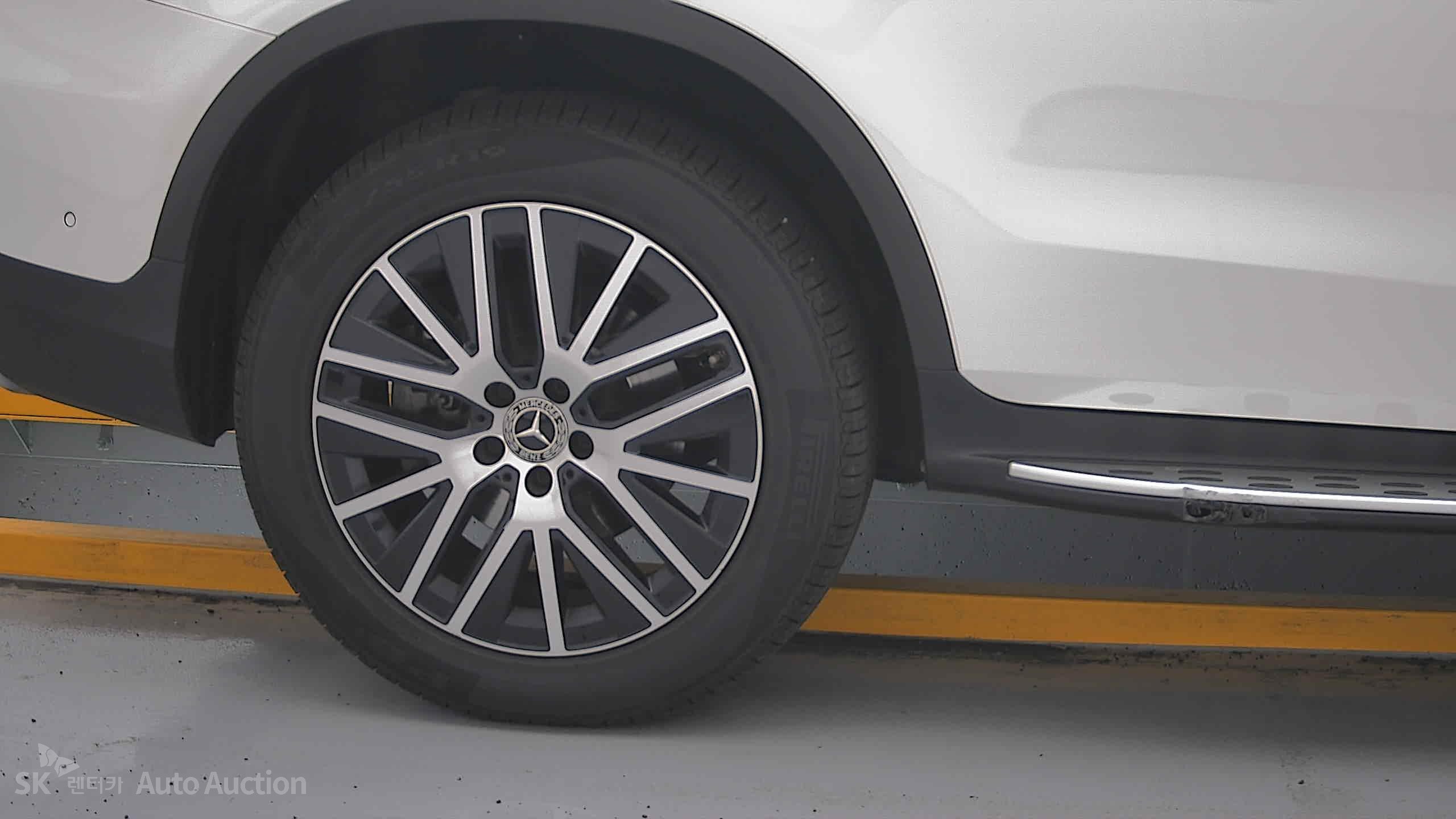 Mercedes-Benz Glc 300E 2021 — صورة 27
