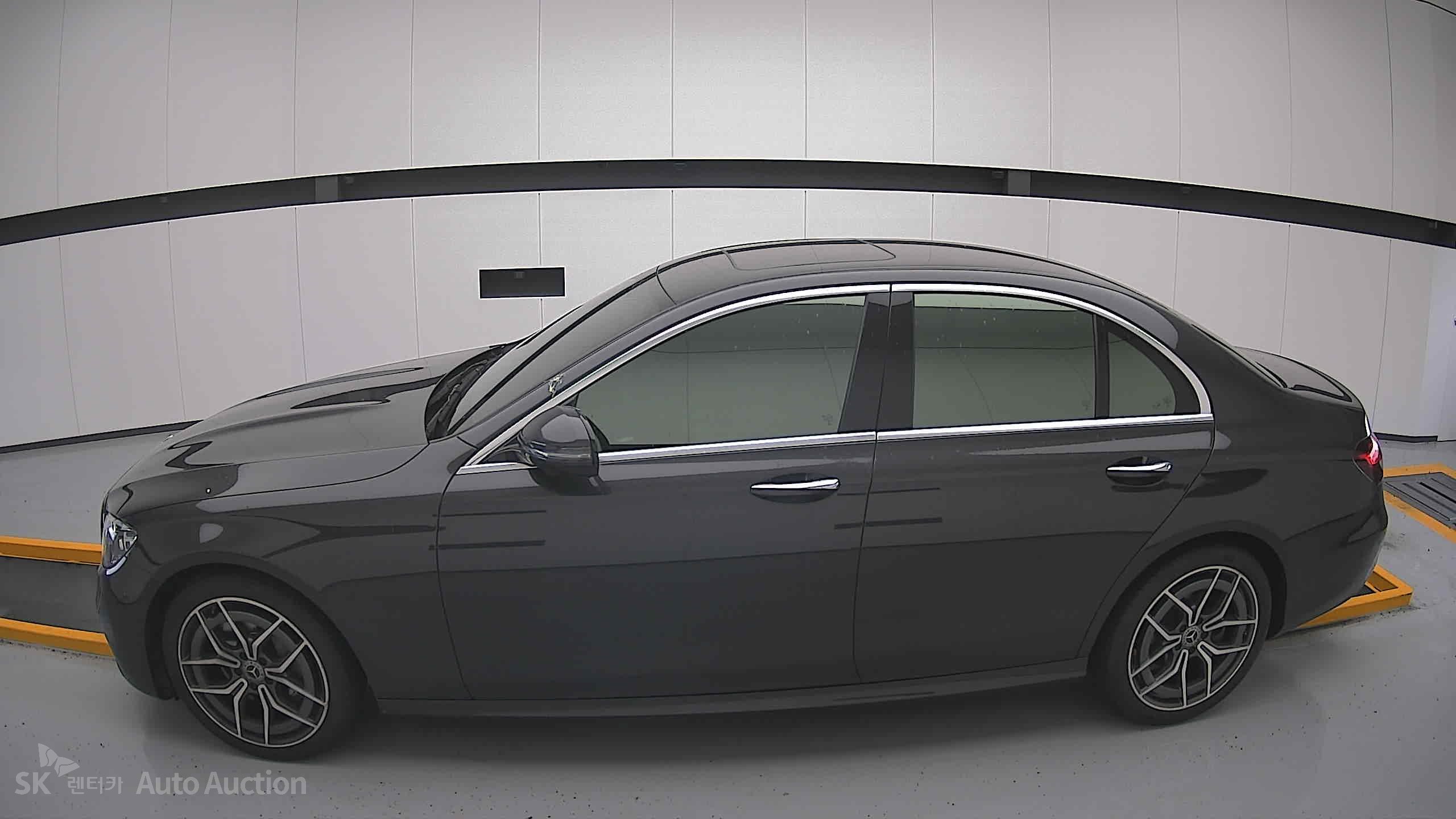 Mercedes-Benz E220D 2021 — صورة 13