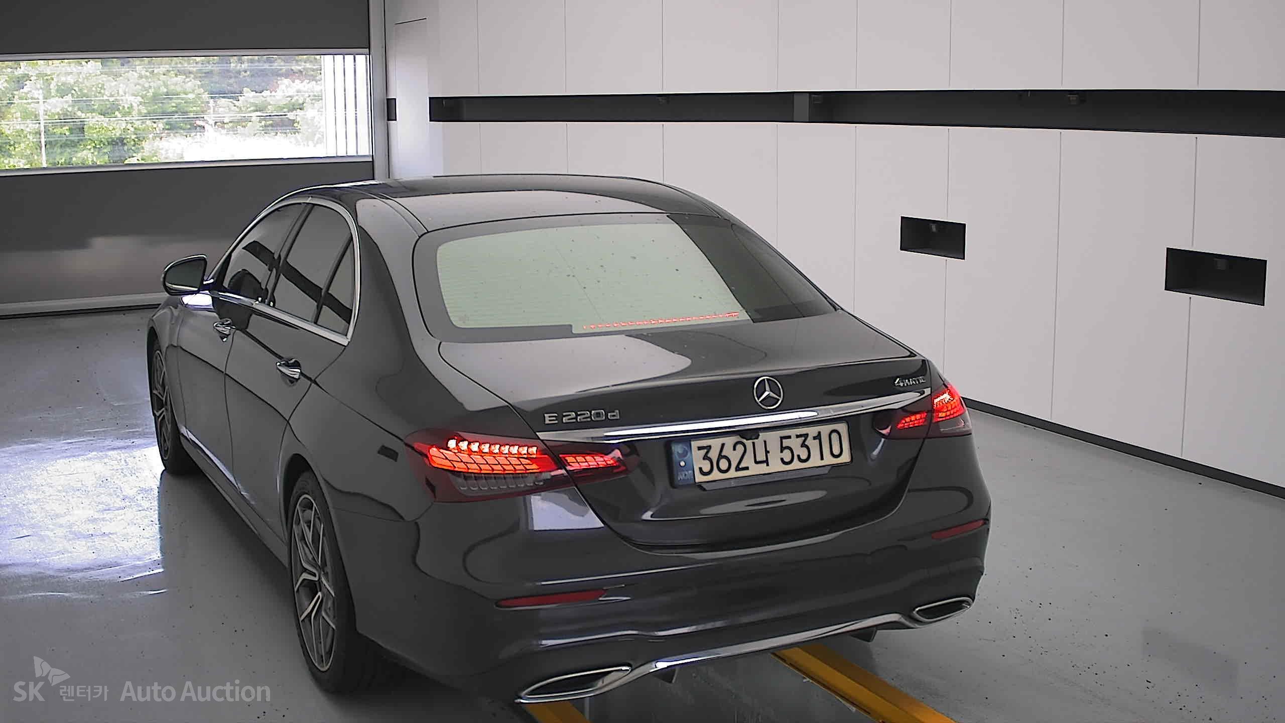 Mercedes-Benz E220D 2021 — صورة 15