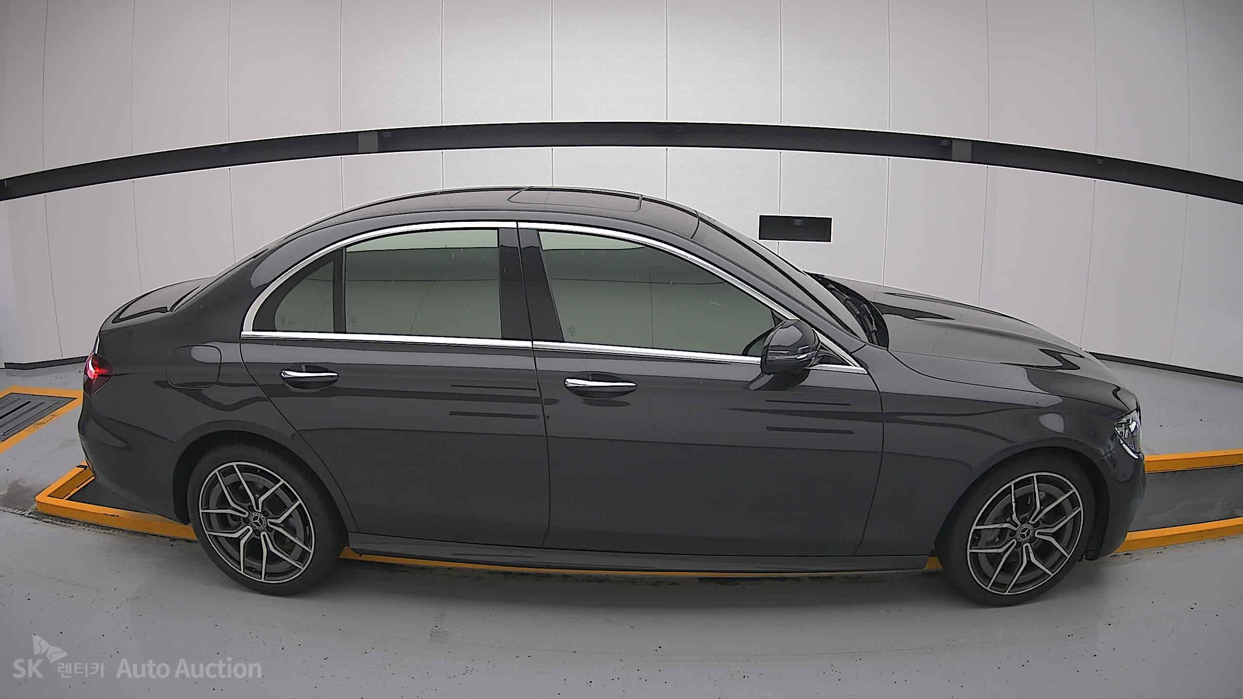 Mercedes-Benz E220D 2021 — صورة 19