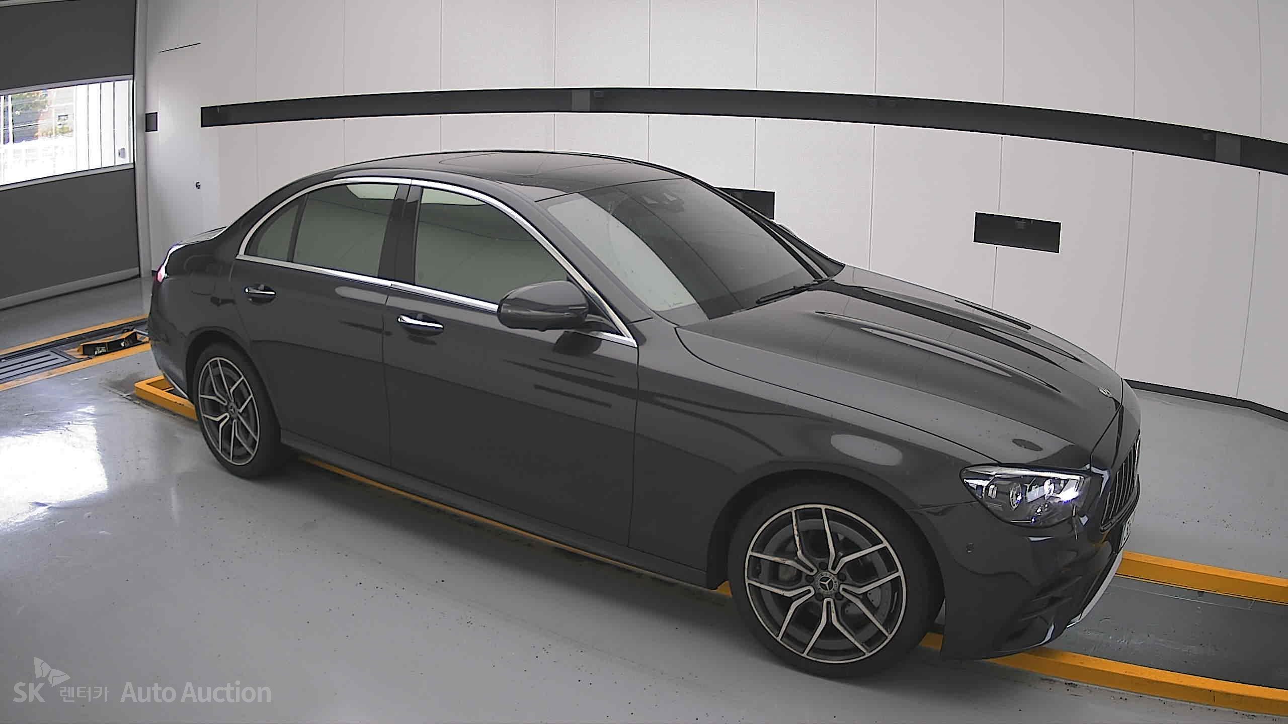 Mercedes-Benz E220D 2021 — صورة 20