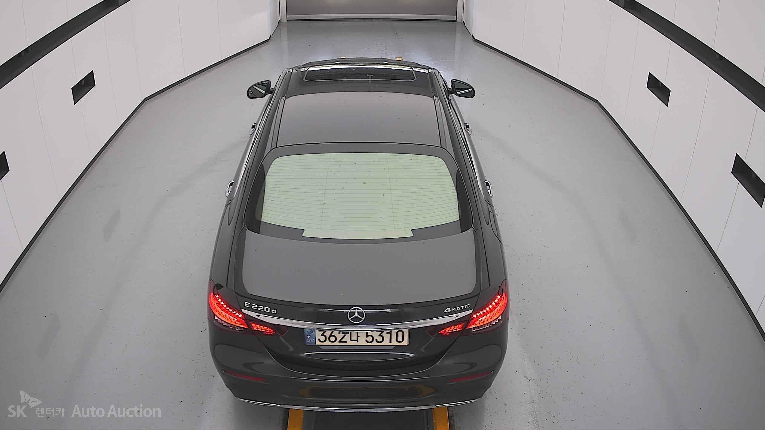 Mercedes-Benz E220D 2021 — صورة 23