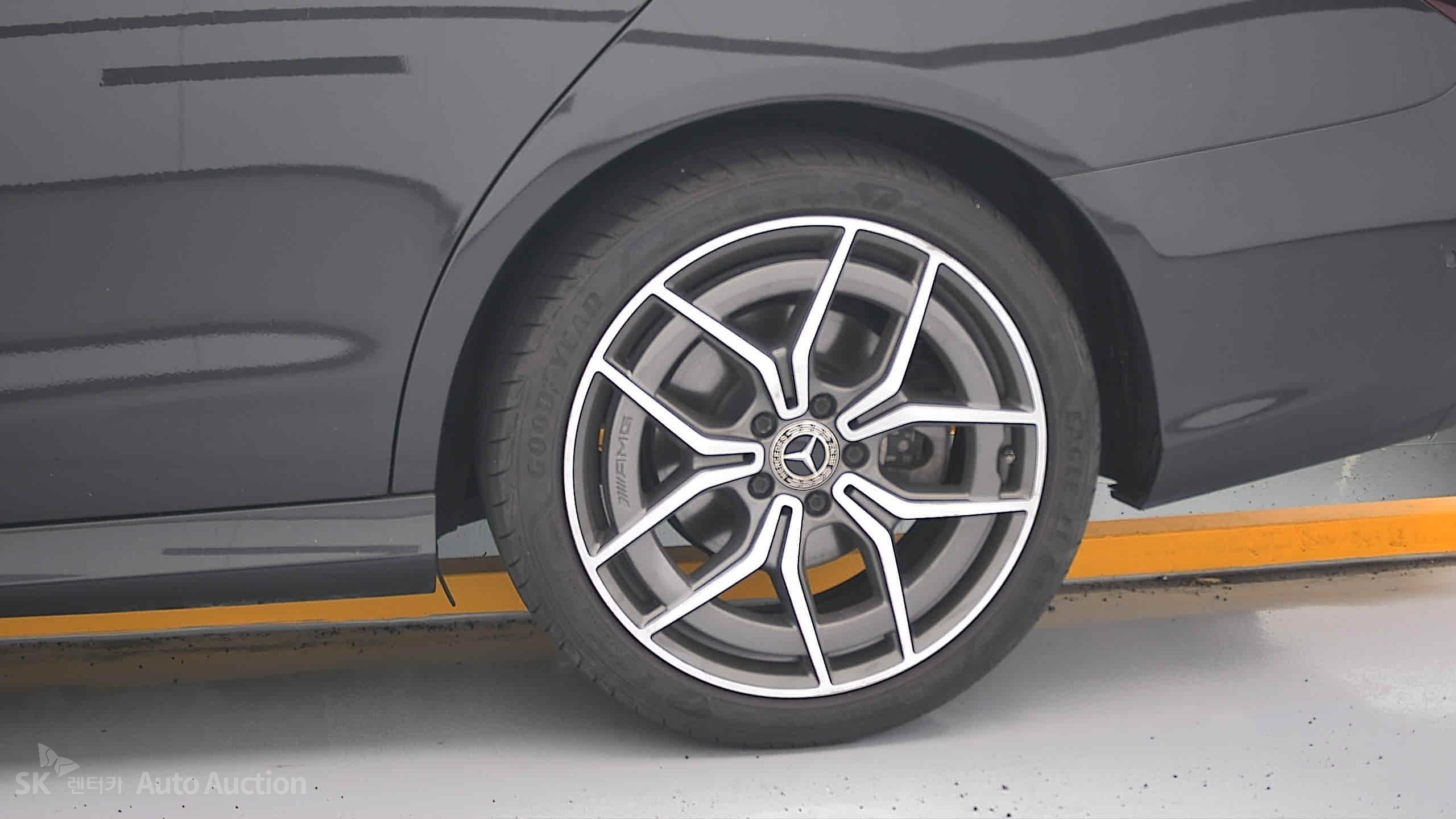 Mercedes-Benz E220D 2021 — صورة 26