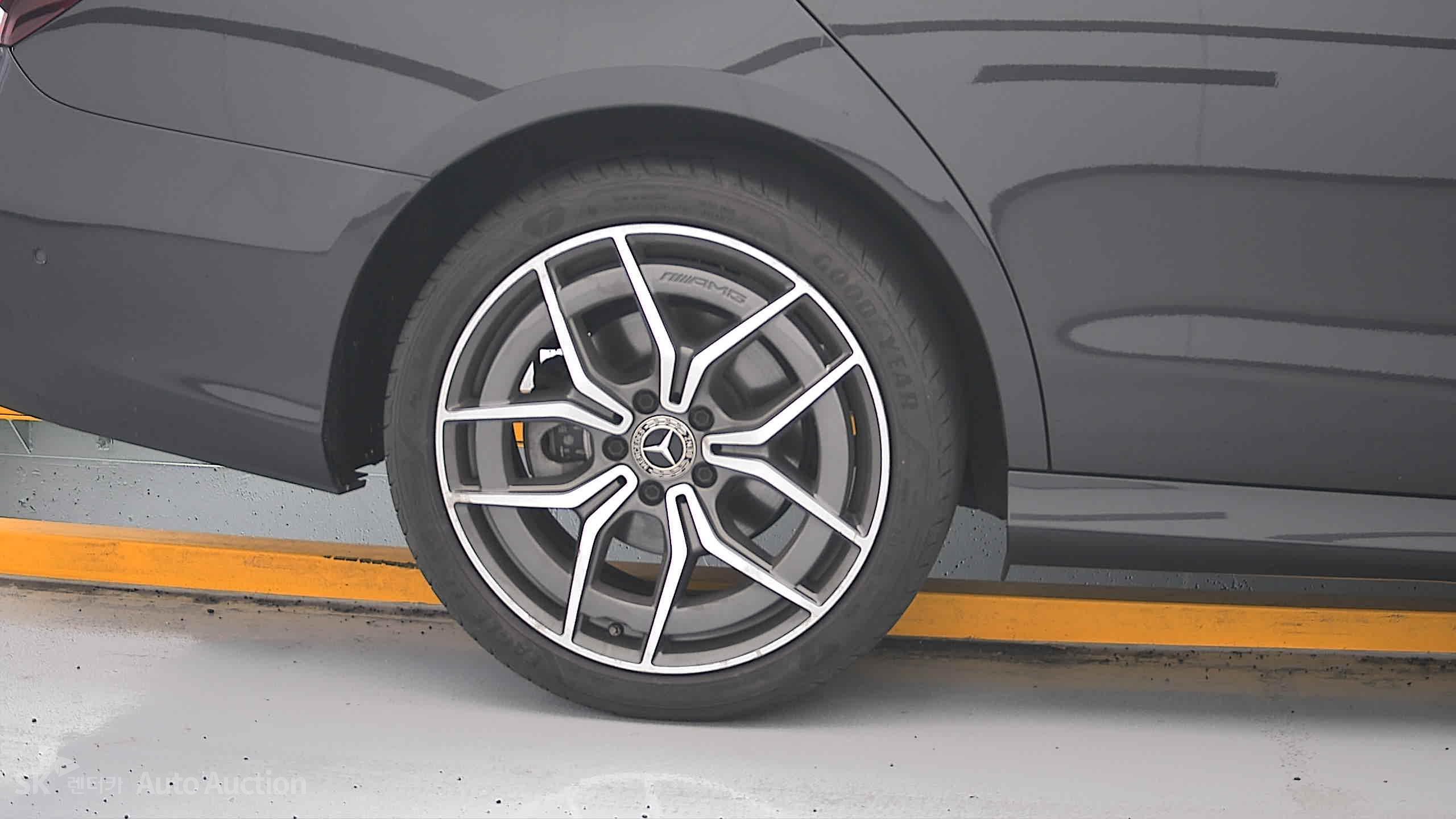 Mercedes-Benz E220D 2021 — صورة 27