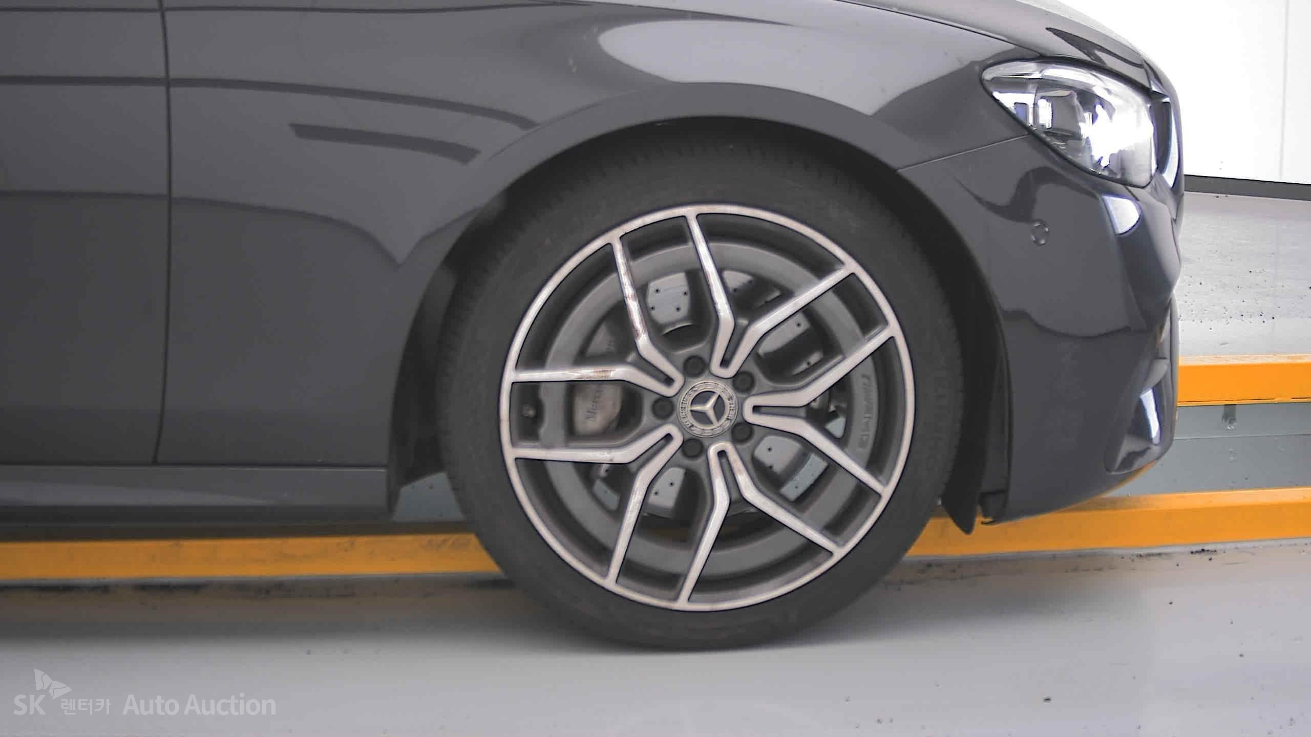 Mercedes-Benz E220D 2021 — صورة 28