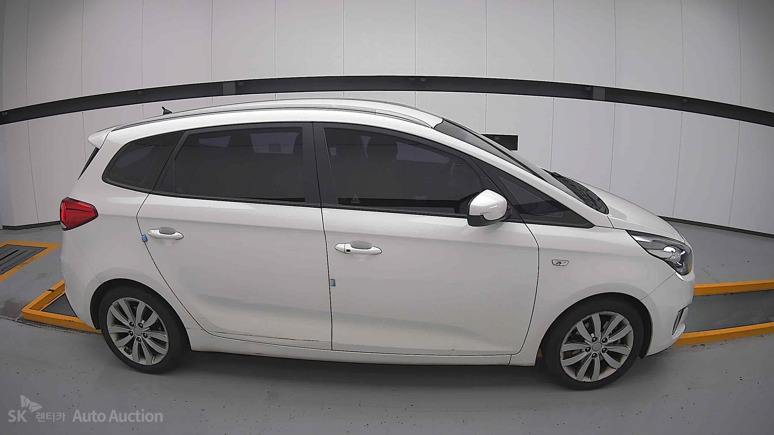 2016 - kia carens