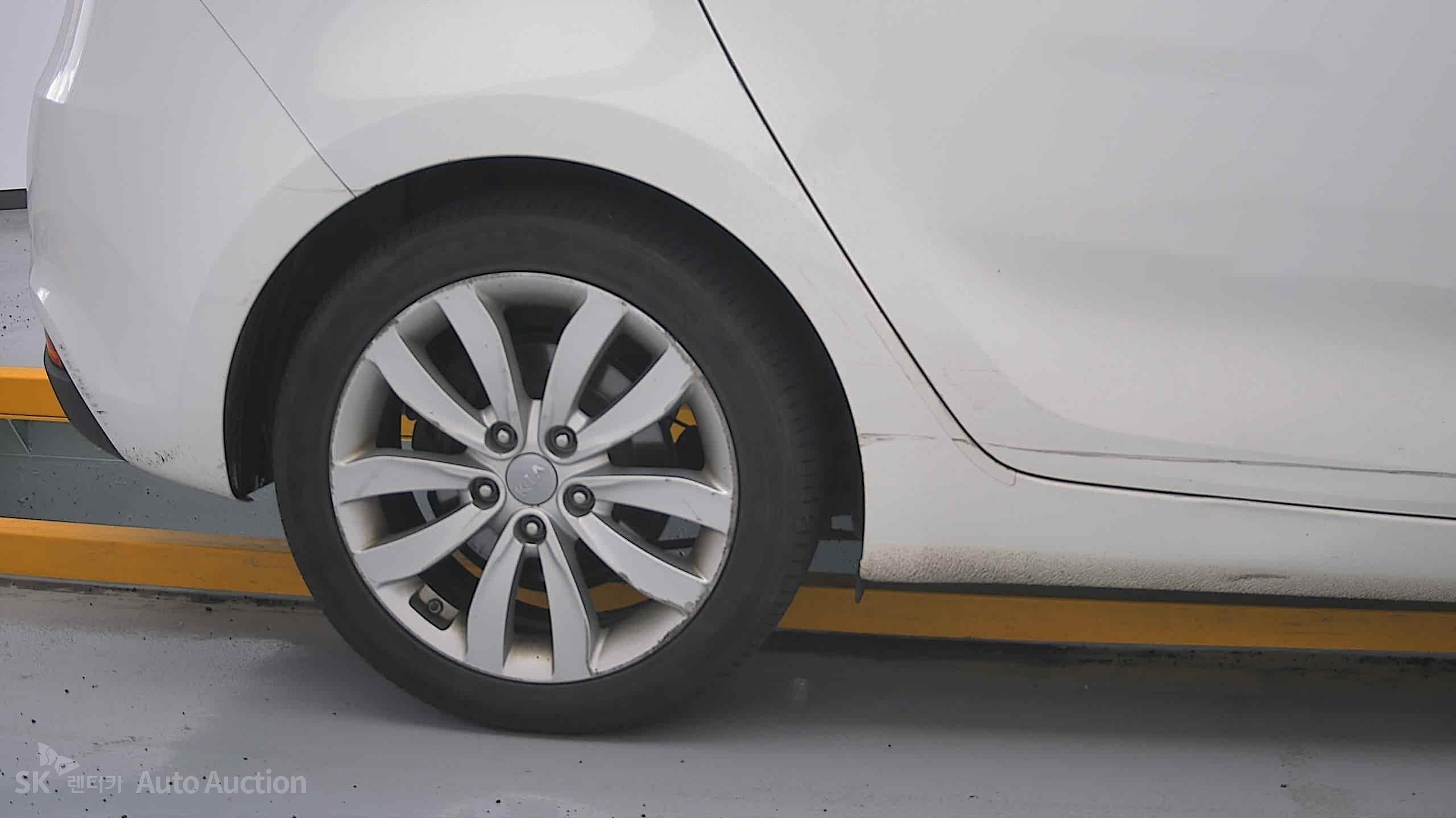 2016 - kia carens