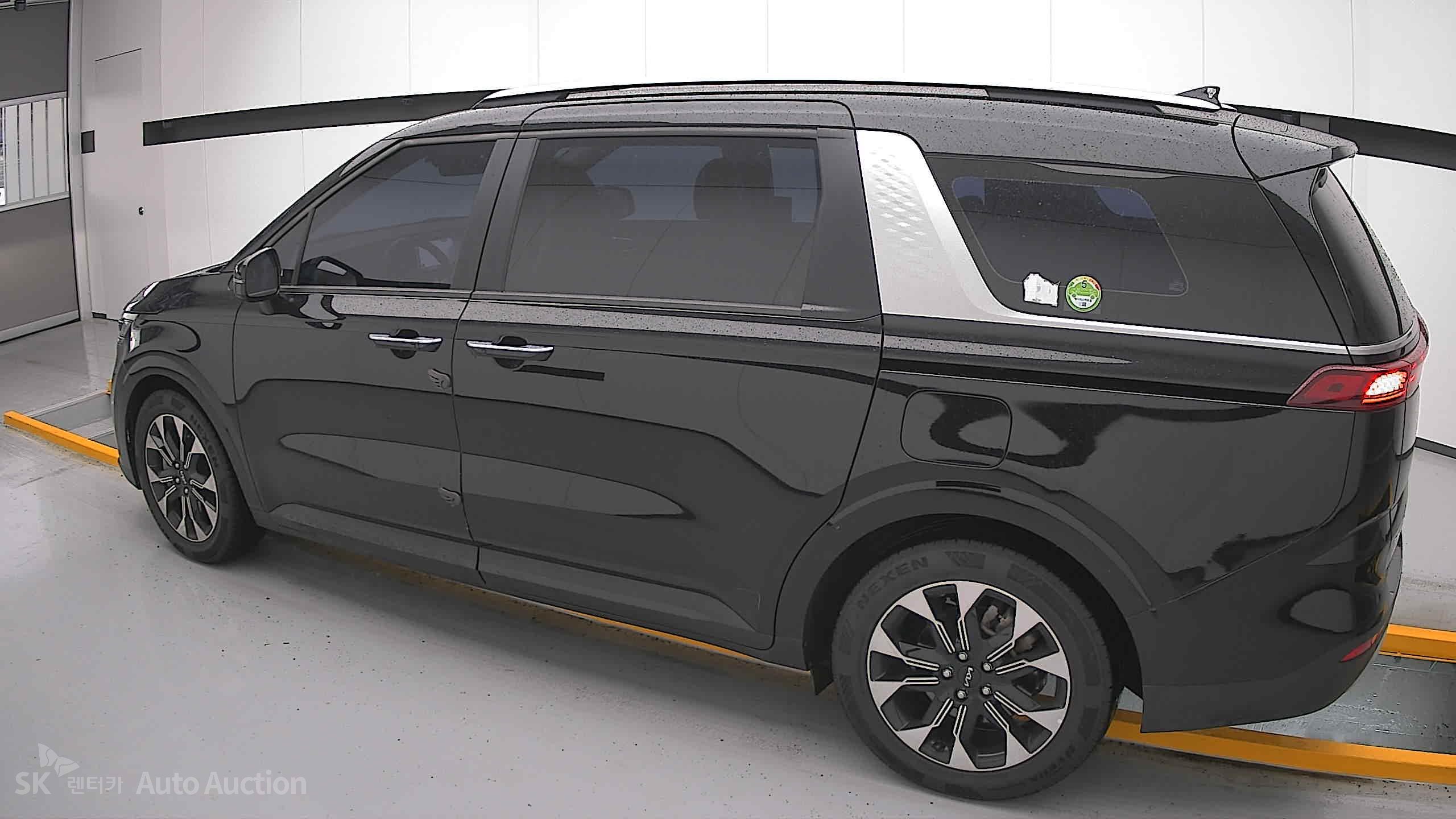 2023 - kia carnival