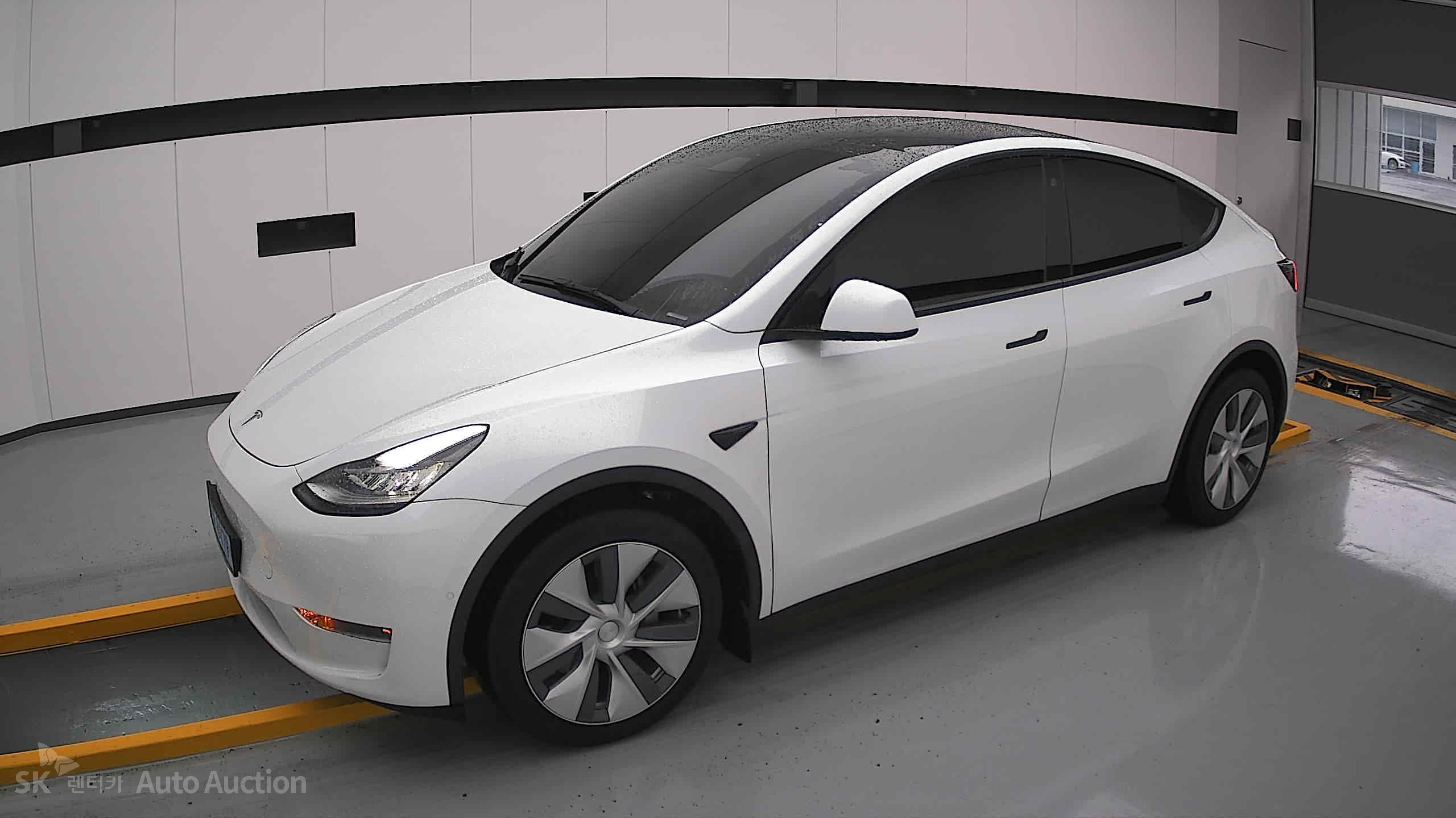 2022 - tesla model y