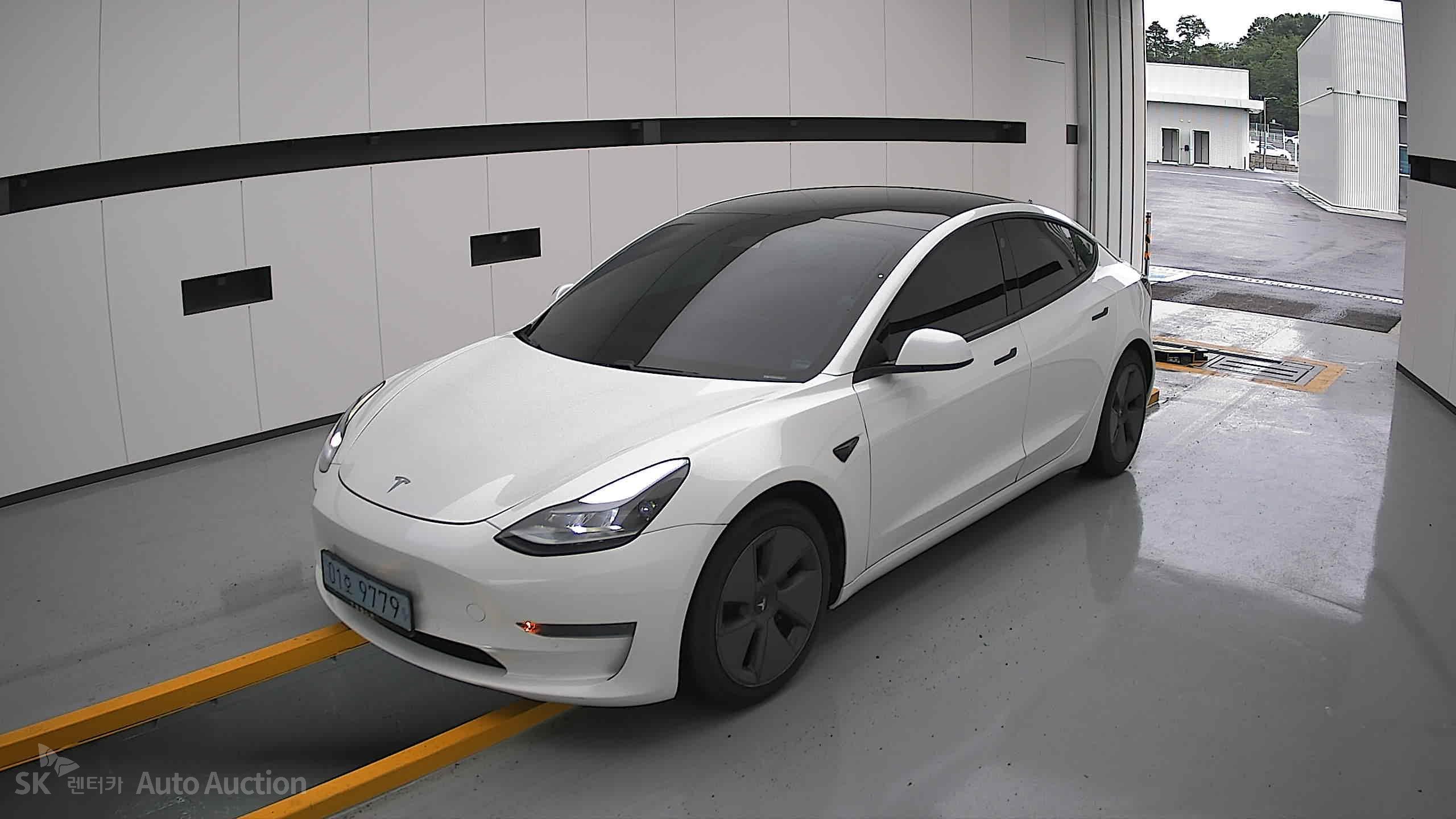 2021 - tesla model 3