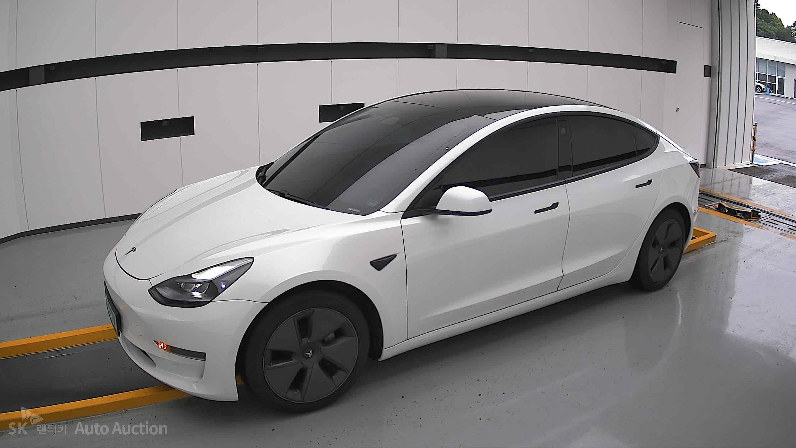 2021 - tesla model 3