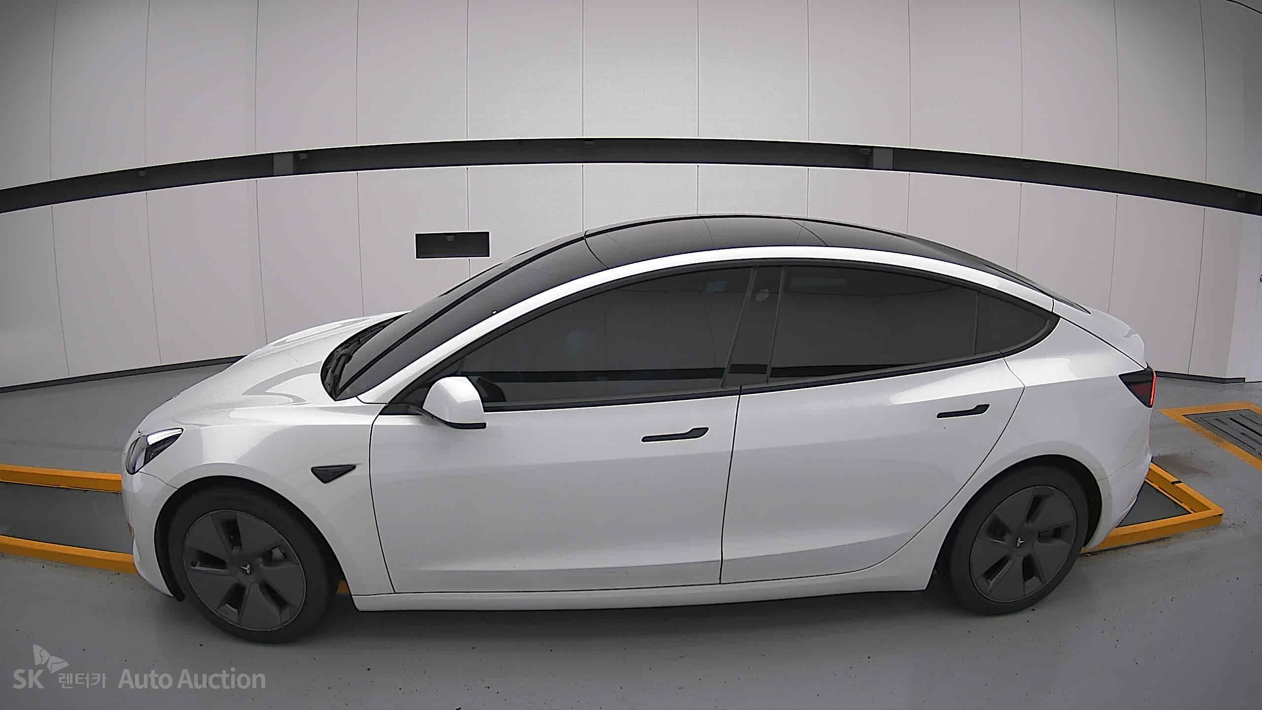2021 - tesla model 3