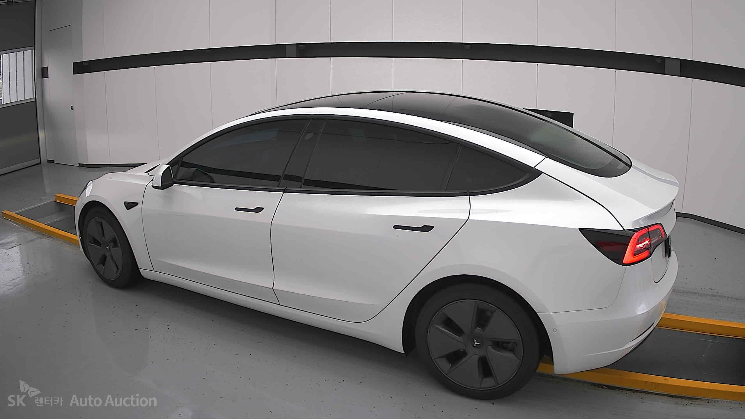 2021 - tesla model 3