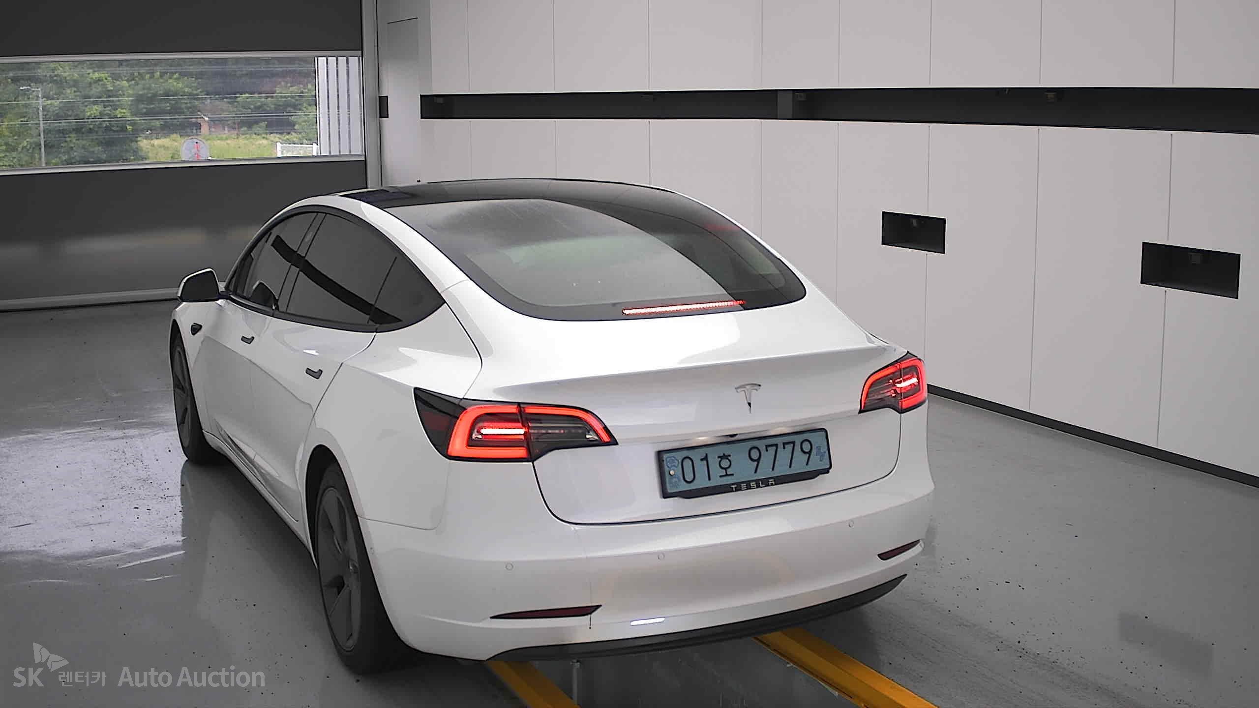 2021 - tesla model 3